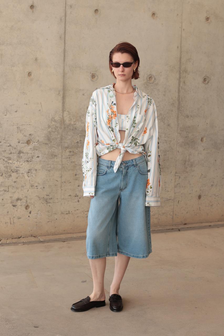 MID-WAIST JORTS WITH BELT LOOPS AND FIVE POCKET DESIGN – Image 4
