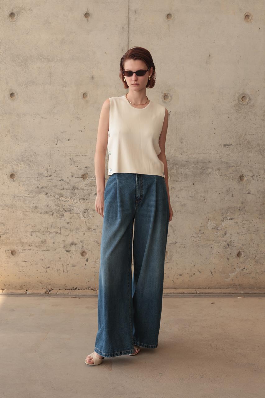 HIGH-WAIST-WIDE LEG-FULL LENGTH JEAN WITH BELT LOOPS – Image 1
