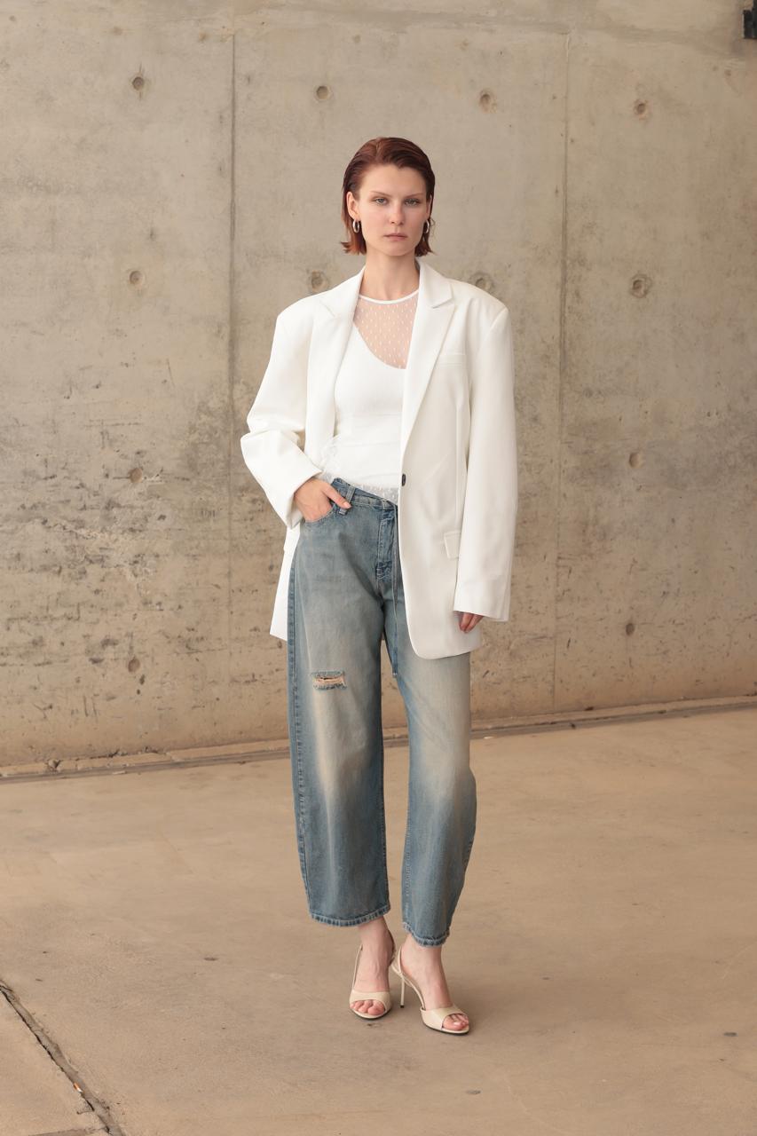 BALOON FIT WITH ADJUSTABLE BELT AND RIP DETAIL – Image 3