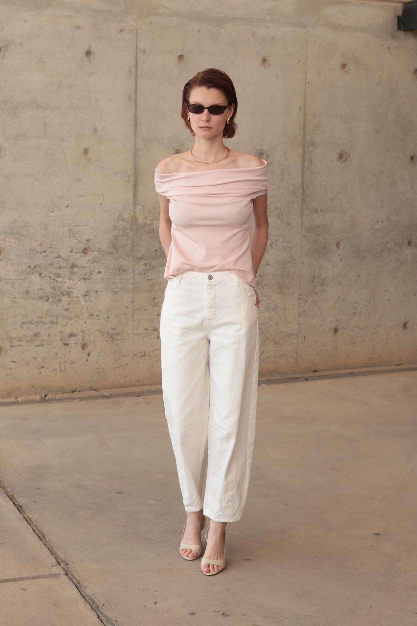 RELAXED JEAN WITH A MODERN TAPERED FIT – Image 1
