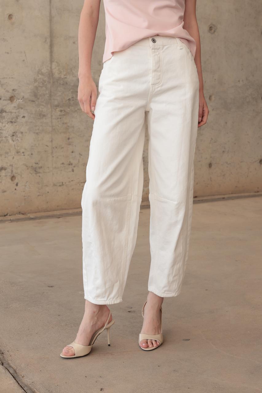 RELAXED JEAN WITH A MODERN TAPERED FIT – Image 3