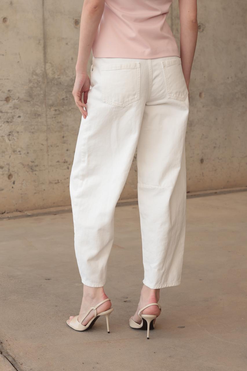 RELAXED JEAN WITH A MODERN TAPERED FIT – Image 4