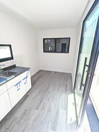 160-B Luxury – Image 2