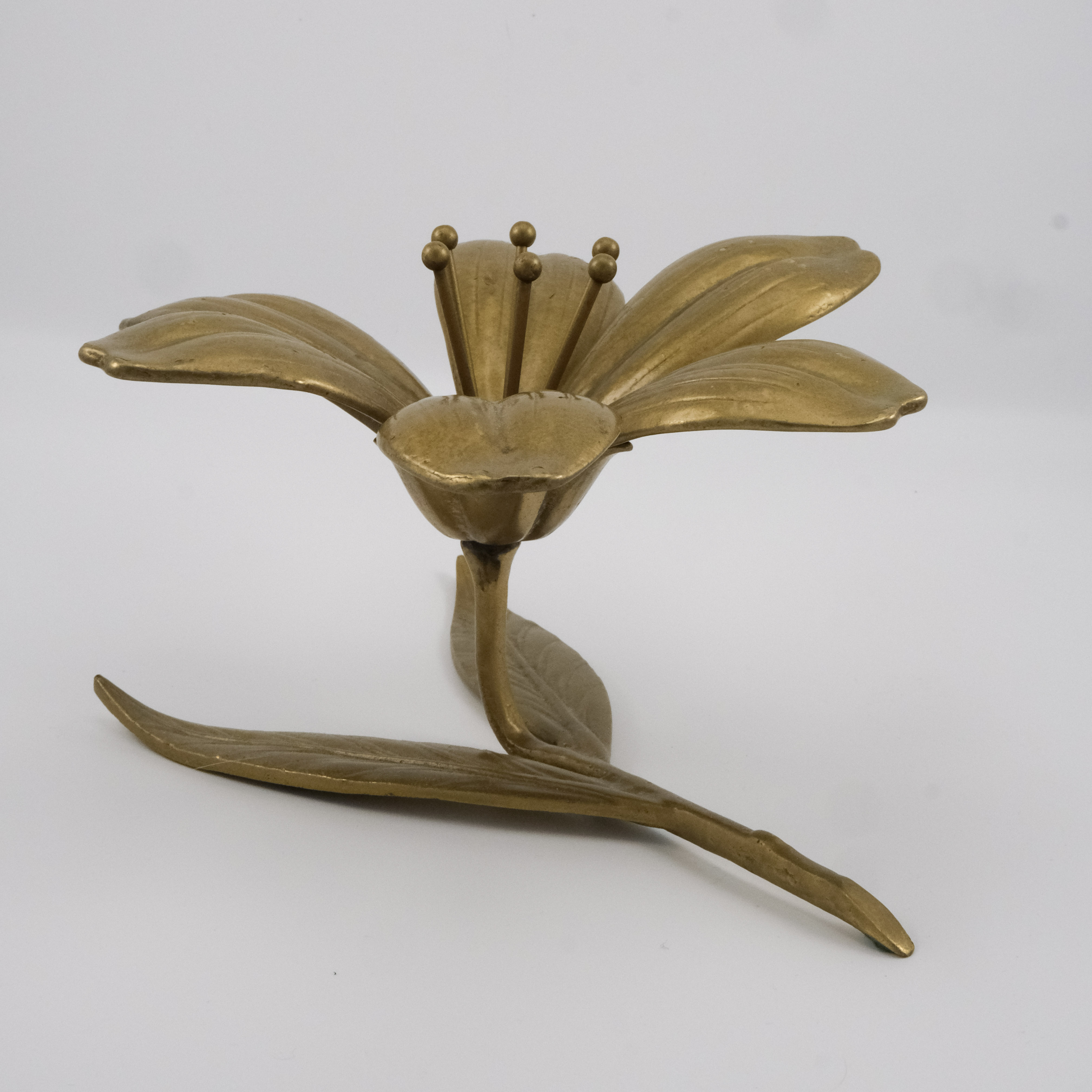 Vintage Brass Lotus Flower Ashtray – Image 2
