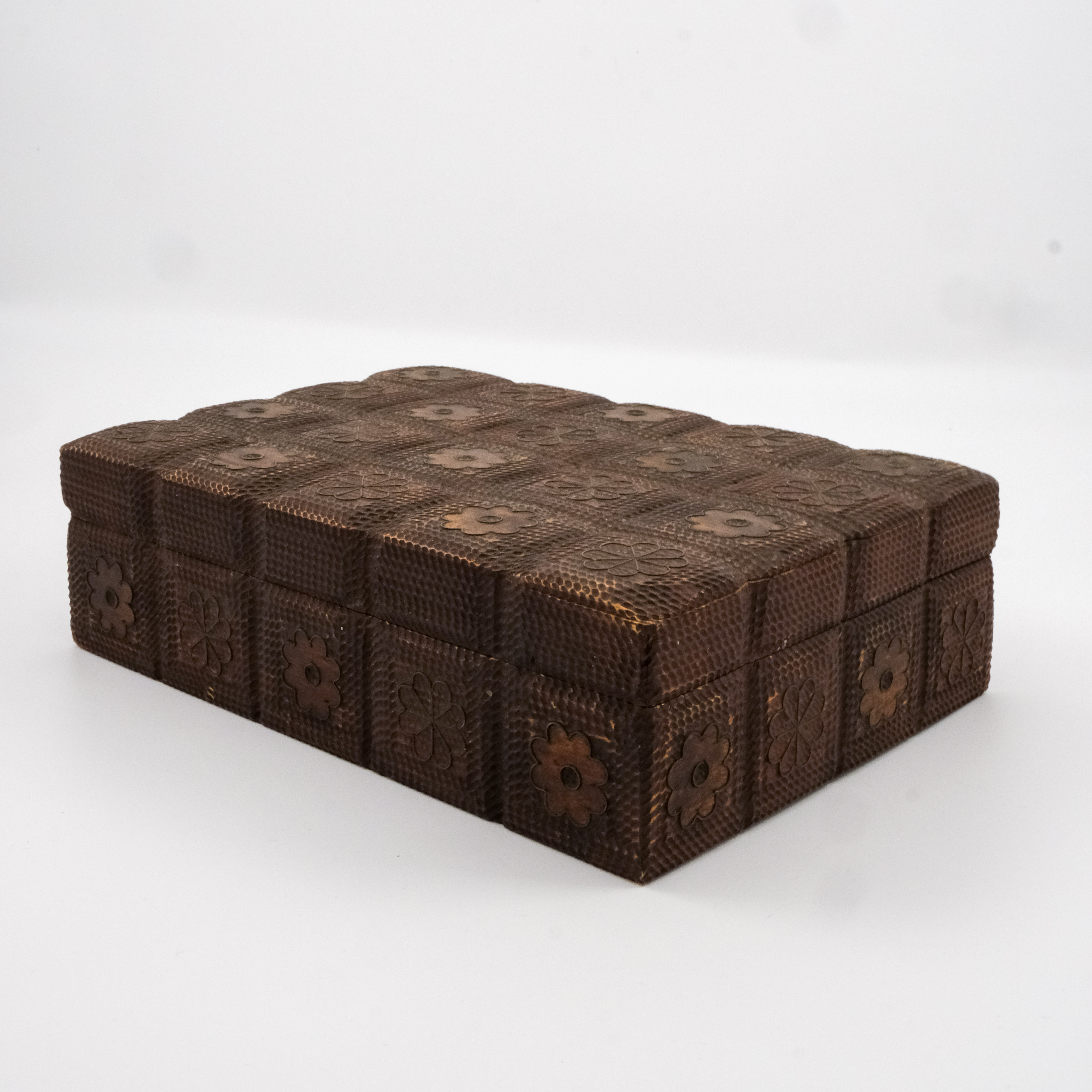 Vintage Carved Folk Art Box with Inlay Floral Motif – Image 1