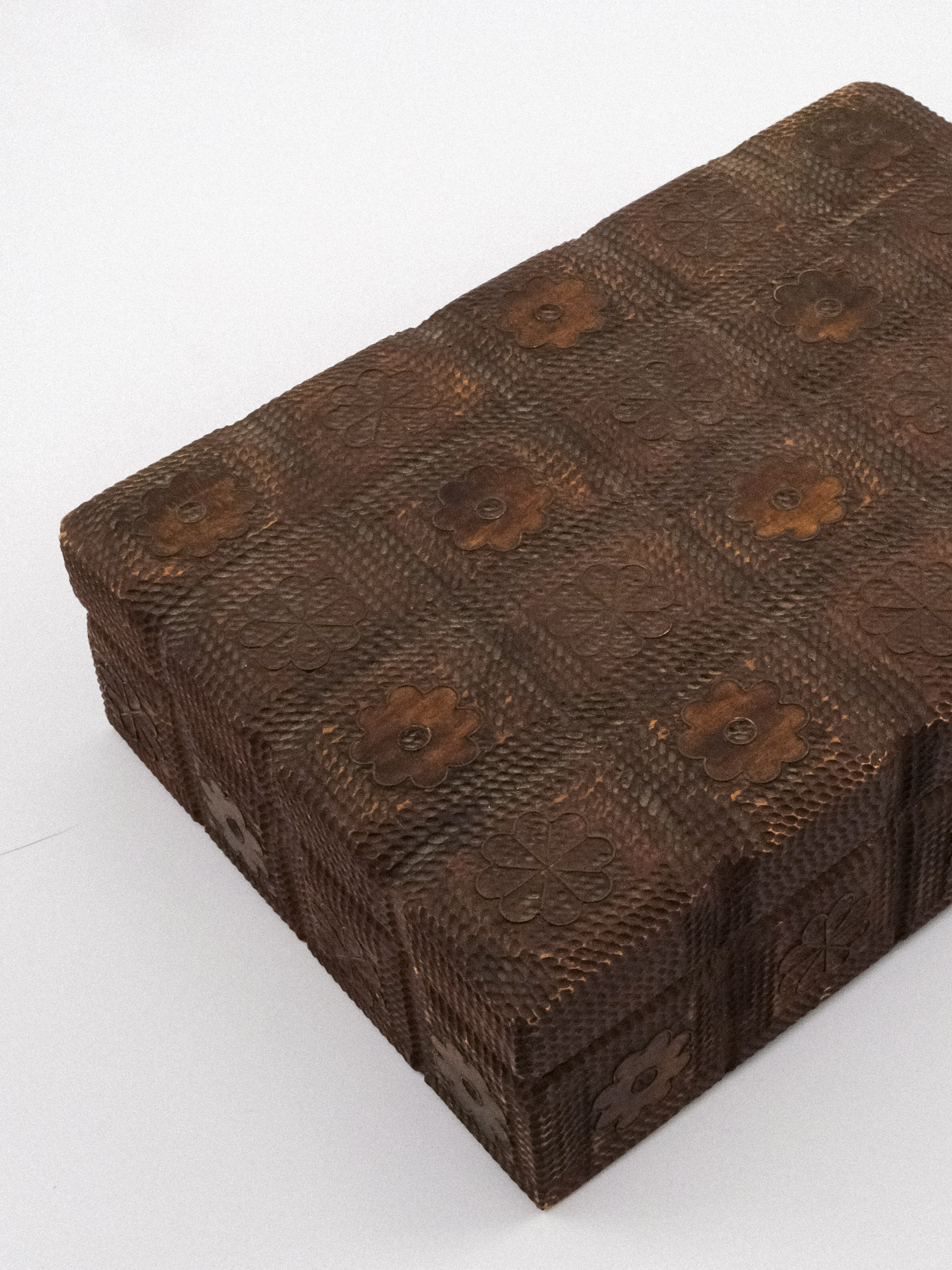 Vintage Carved Folk Art Box with Inlay Floral Motif – Image 3