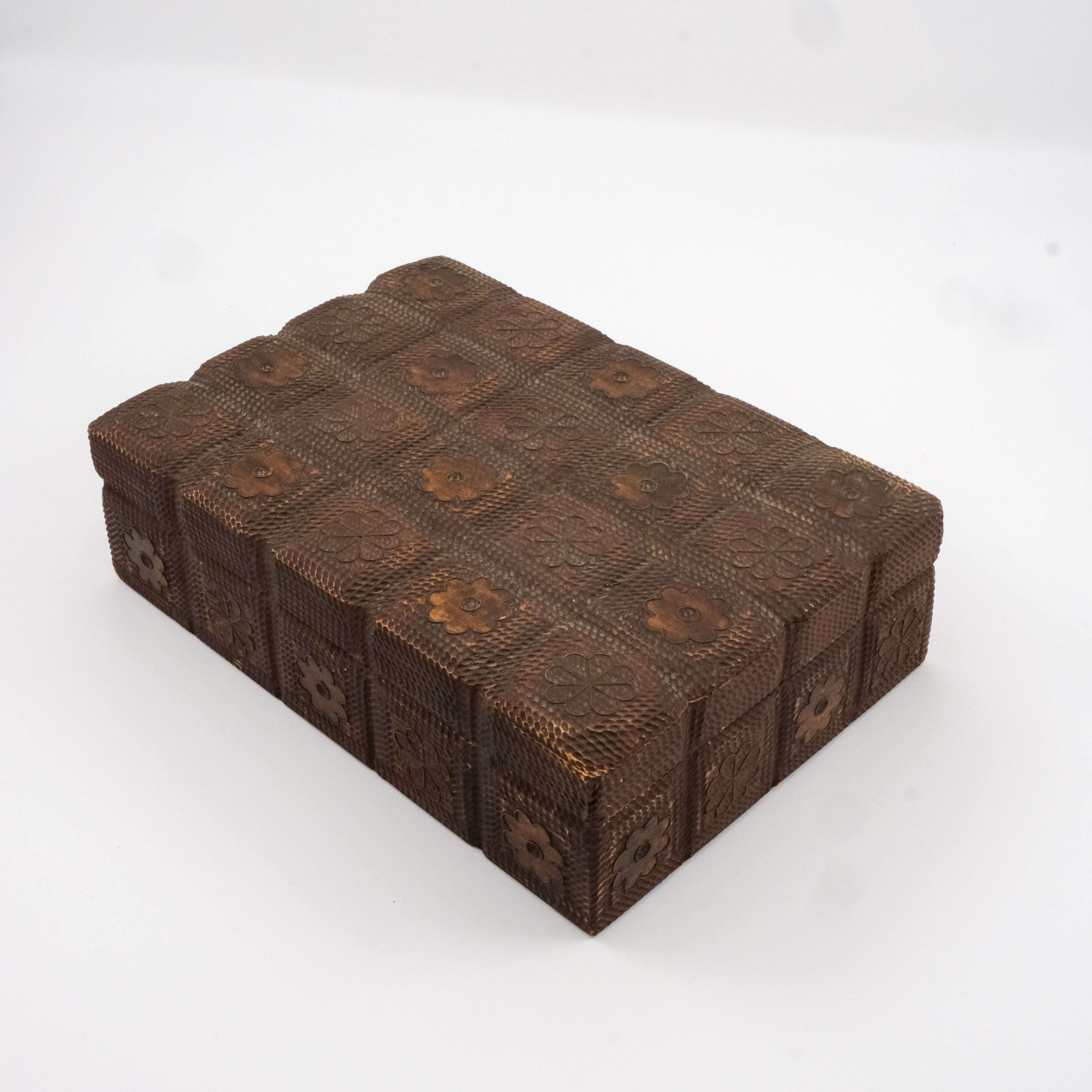 Vintage Carved Folk Art Box with Inlay Floral Motif – Image 2