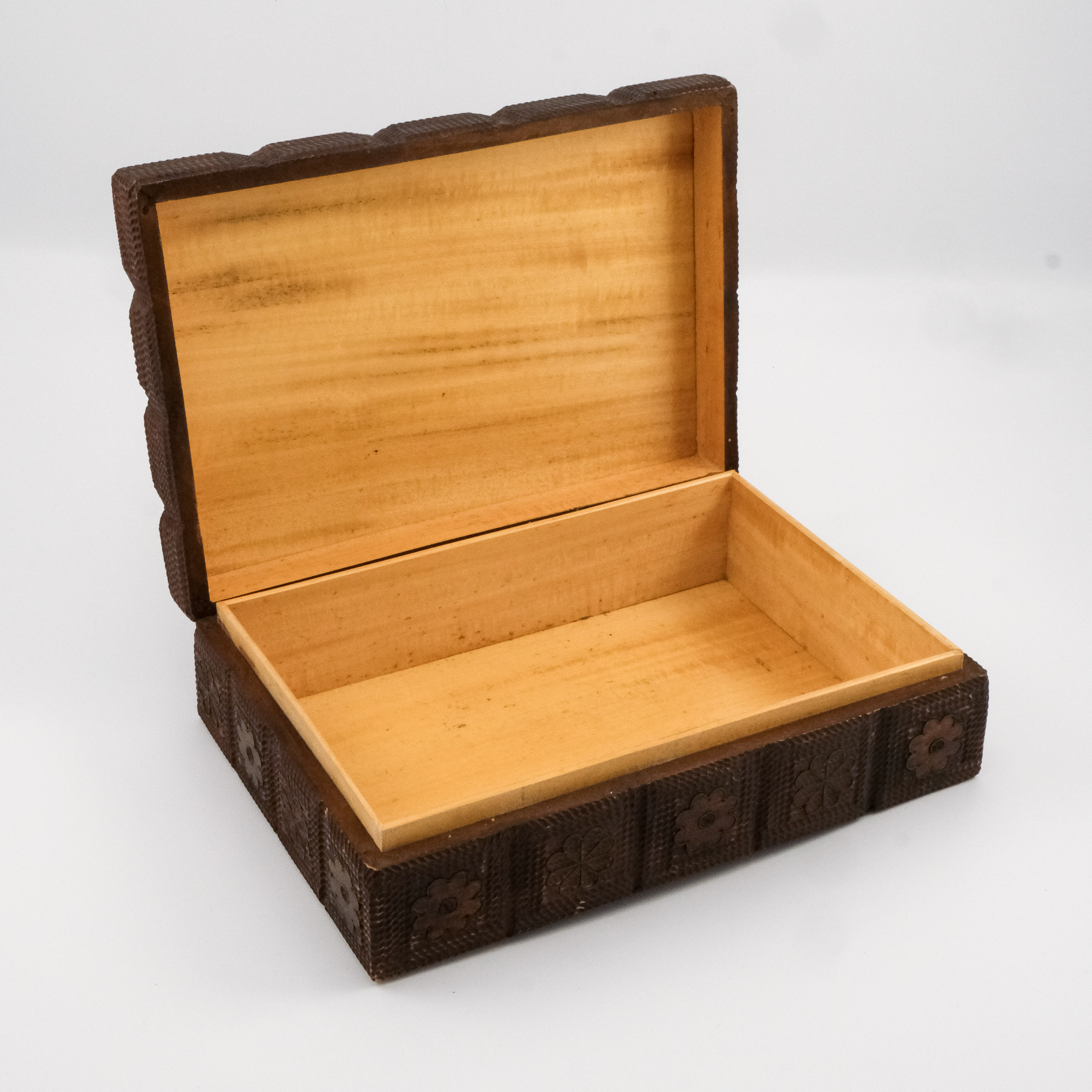 Vintage Carved Folk Art Box with Inlay Floral Motif – Image 5