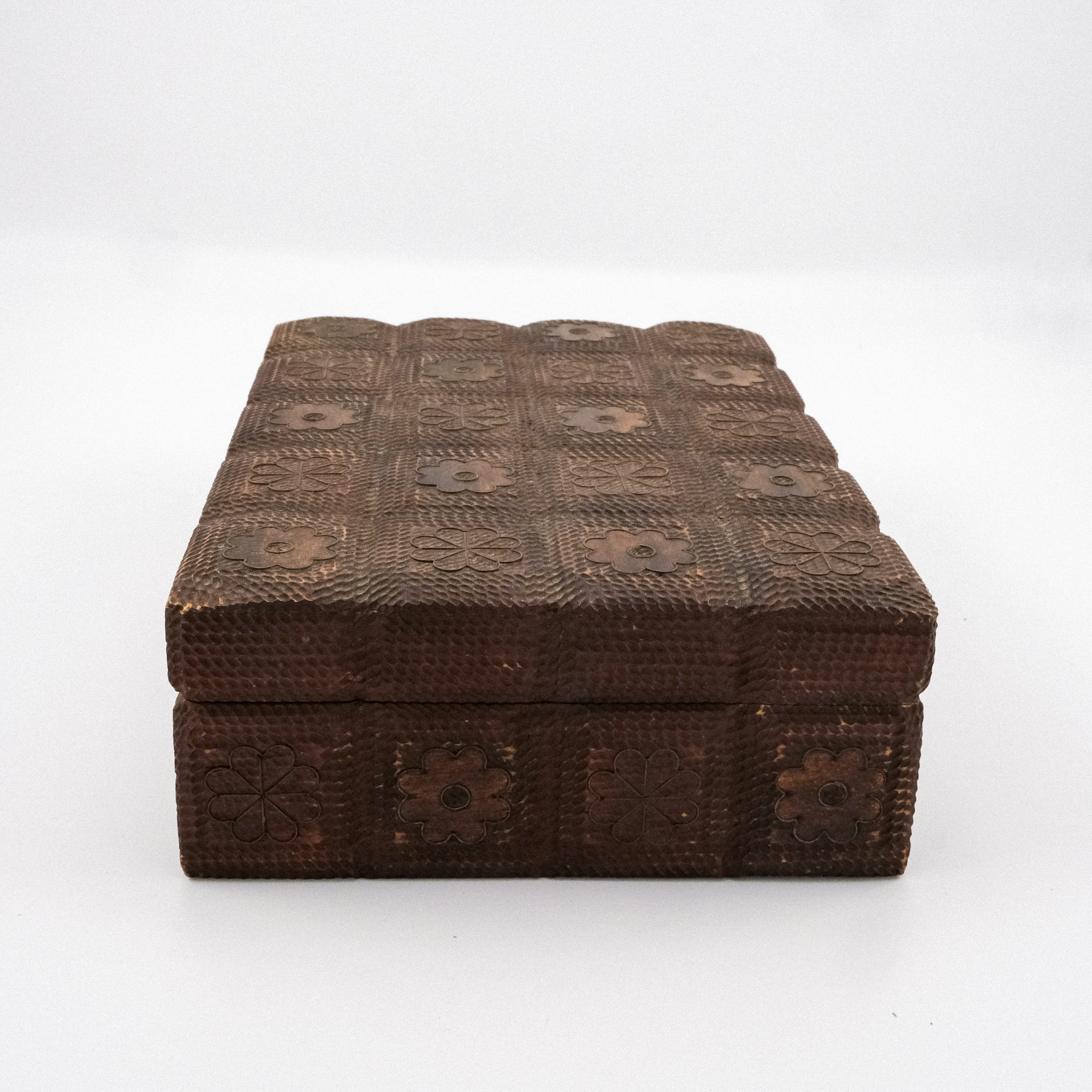 Vintage Carved Folk Art Box with Inlay Floral Motif – Image 4