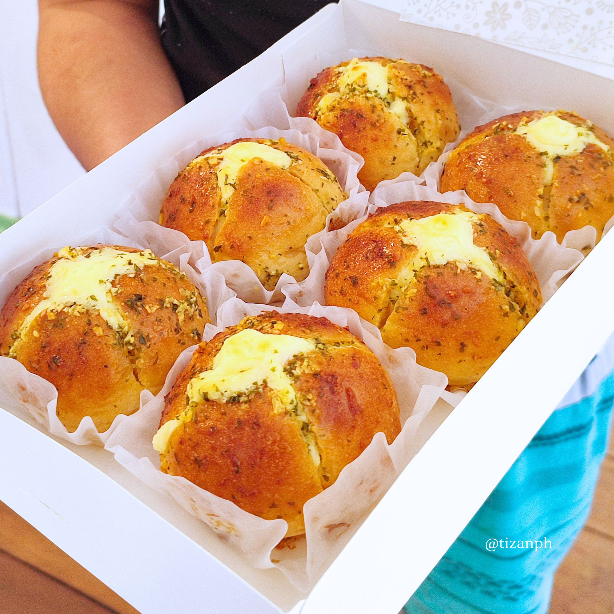 Garlic Cream Cheese Bread – Image 2