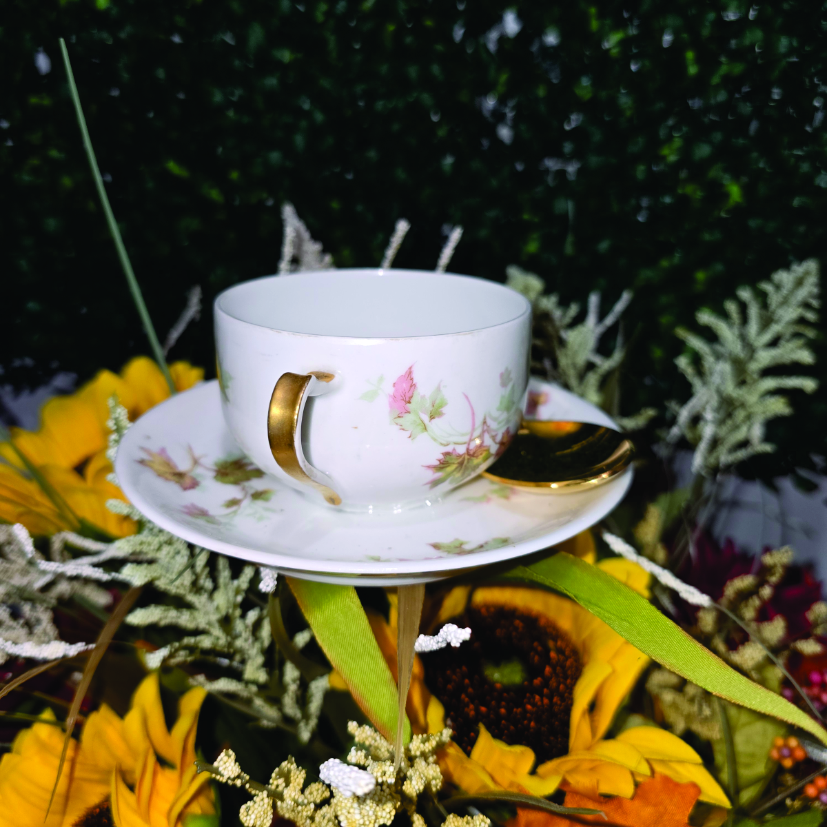 Autumn Maple Teacup Garden Bird Feeder – Image 2