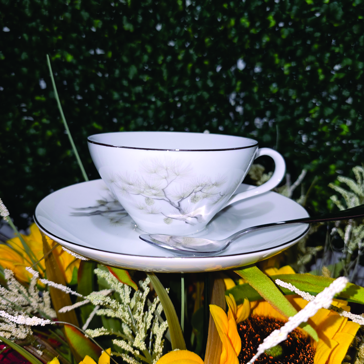 Silver Pine Teacup Garden Bird Feeder – Image 2