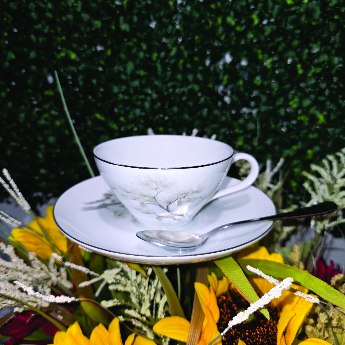 Silver Pine Teacup Garden Bird Feeder – Image 1