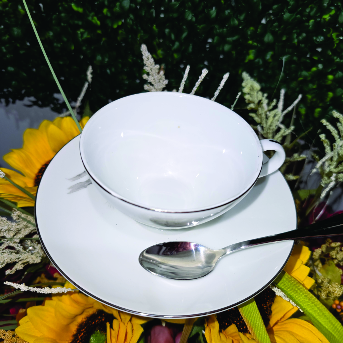 Silver Pine Teacup Garden Bird Feeder – Image 3