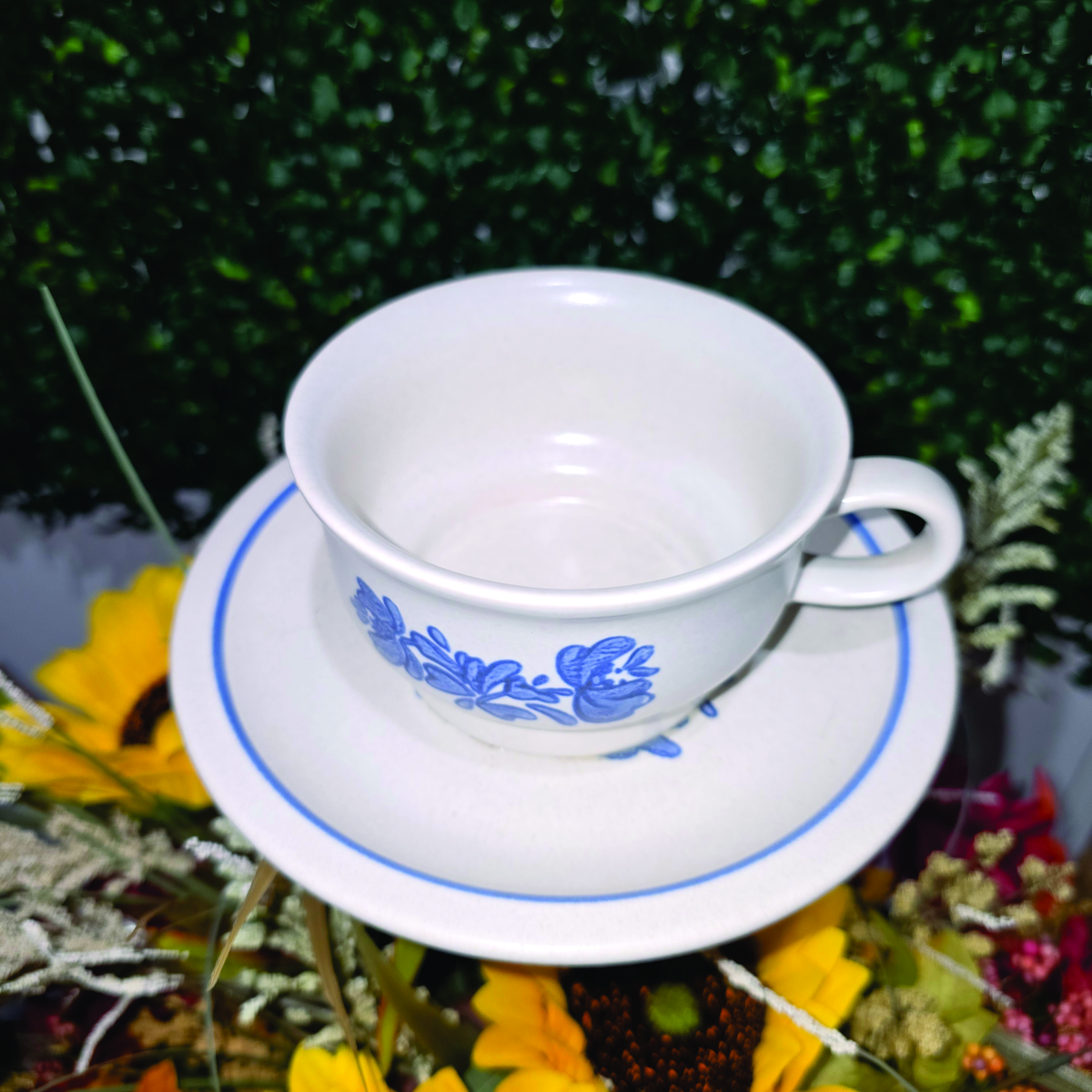 Pfaltzgraff Yorktowne Teacup Garden Bird Feeder – Image 2