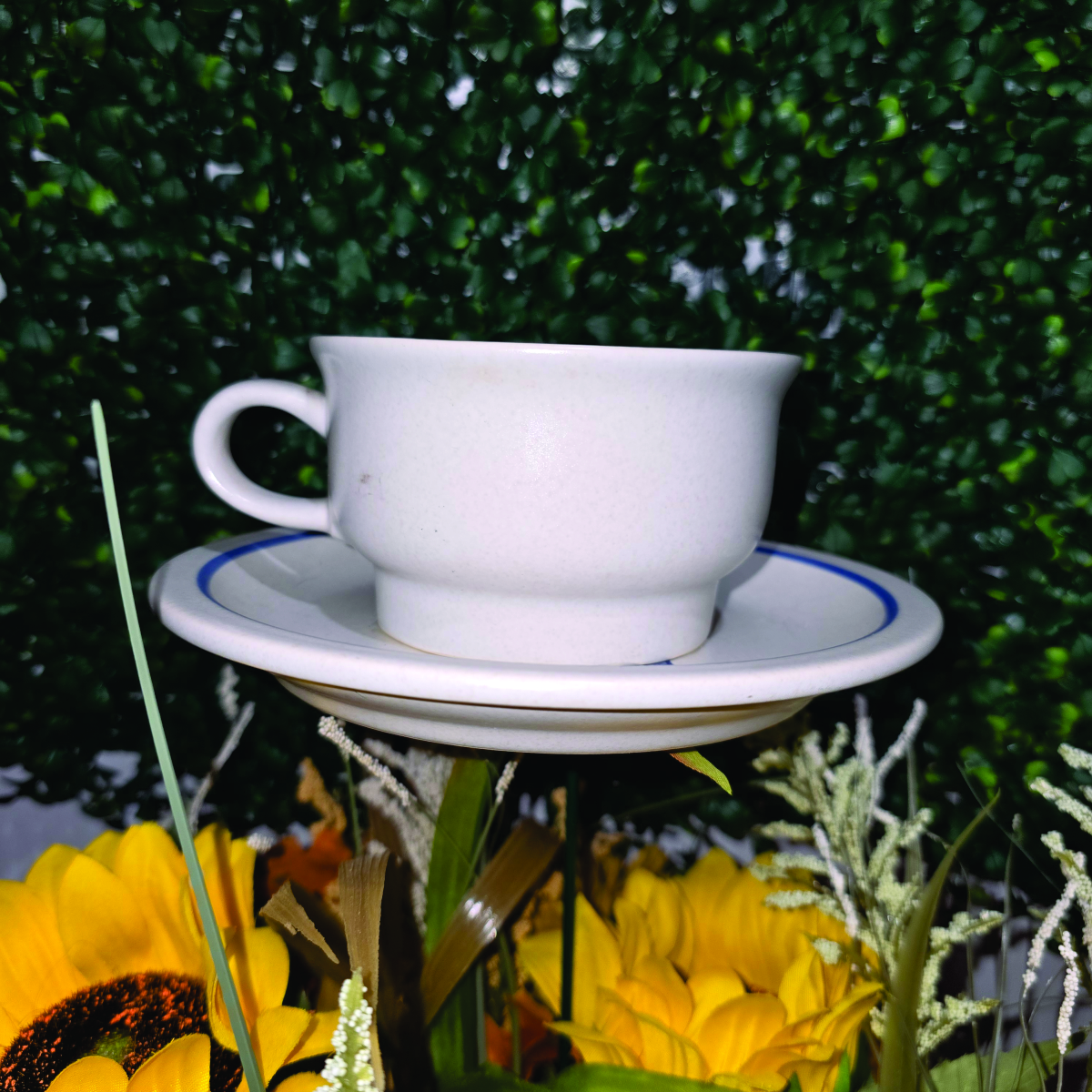 Pfaltzgraff Yorktowne Teacup Garden Bird Feeder – Image 3