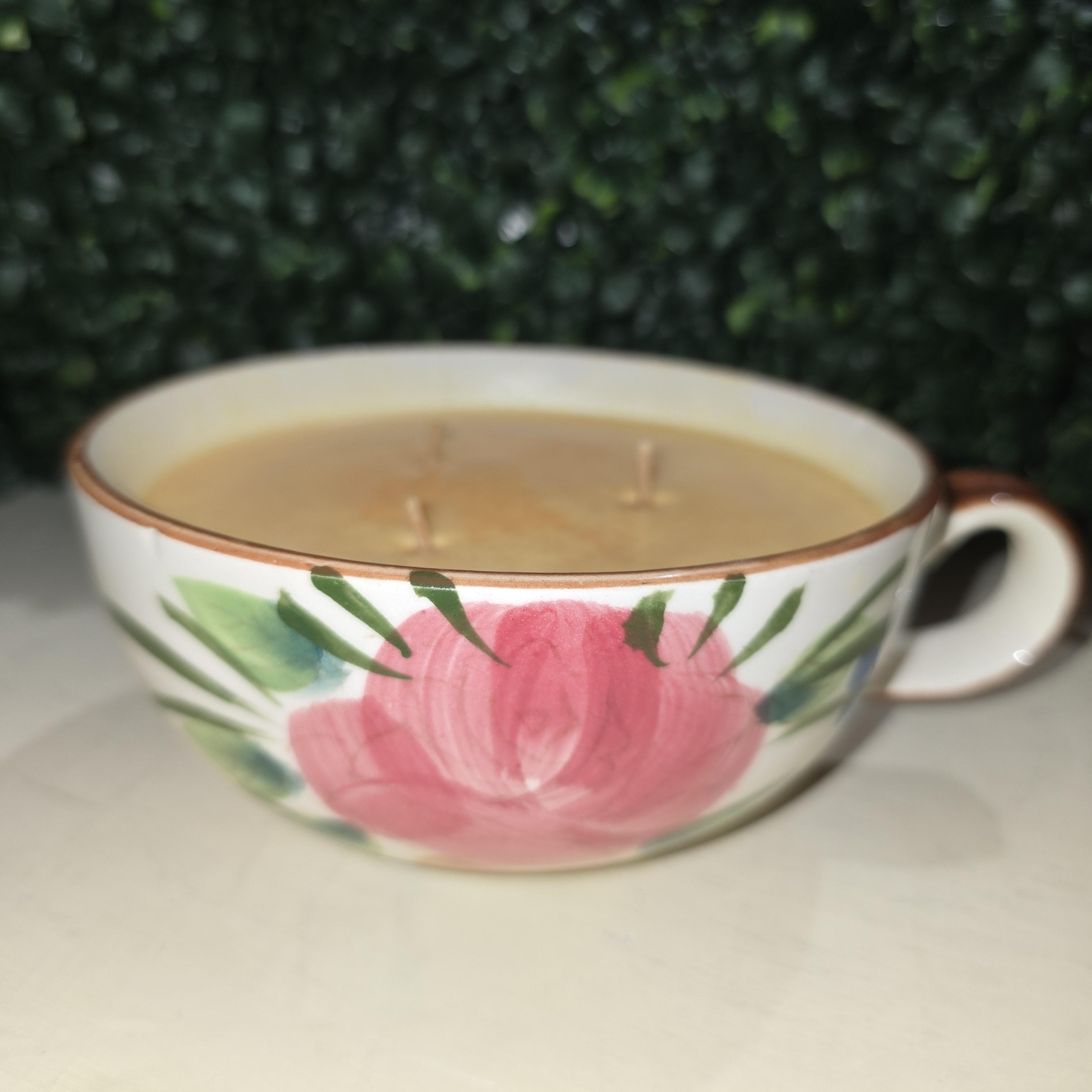 Garden Glow™ Cottage Bloom Three-Wick Citronella Soy Candle – Image 1