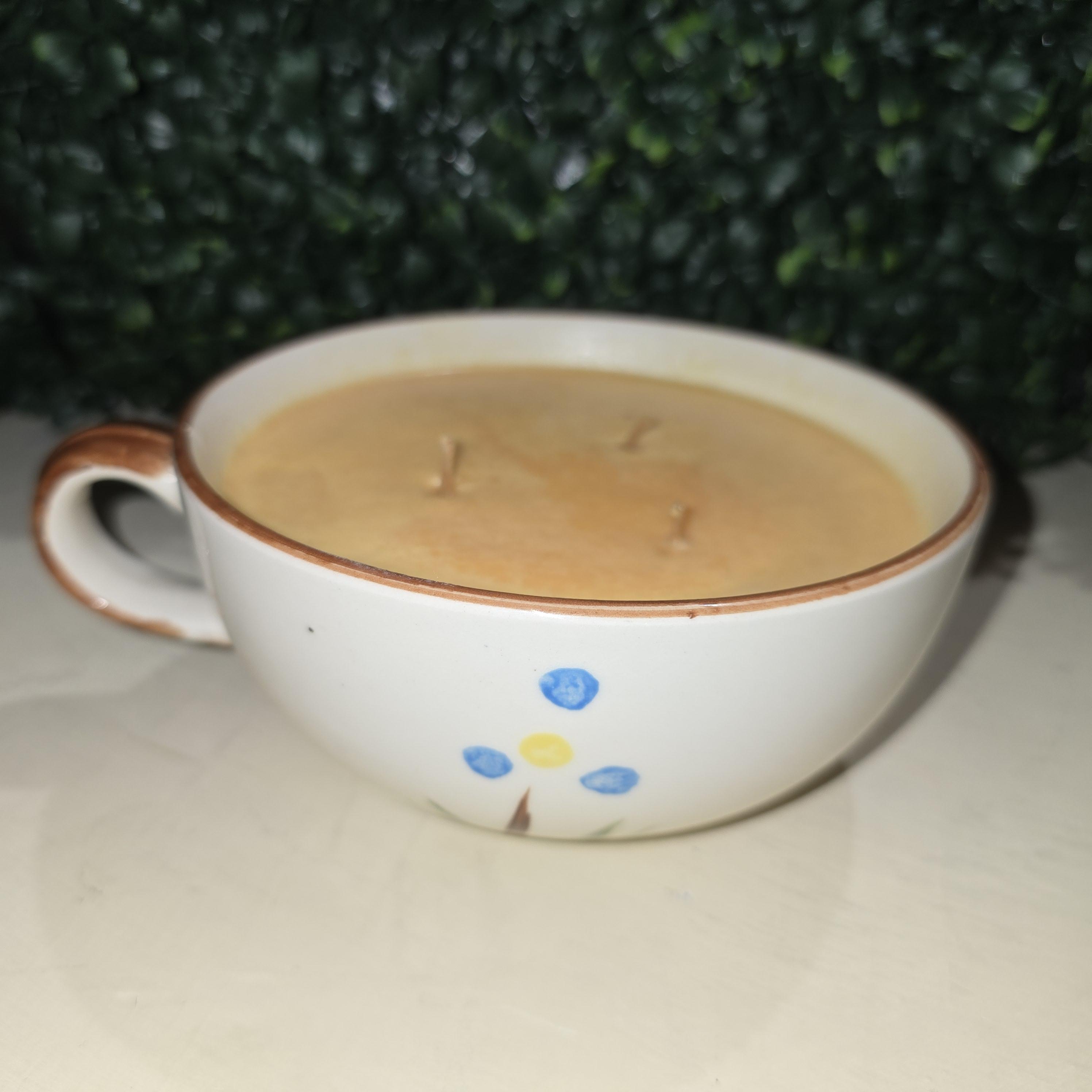 Garden Glow™ Cottage Bloom Three-Wick Citronella Soy Candle – Image 3