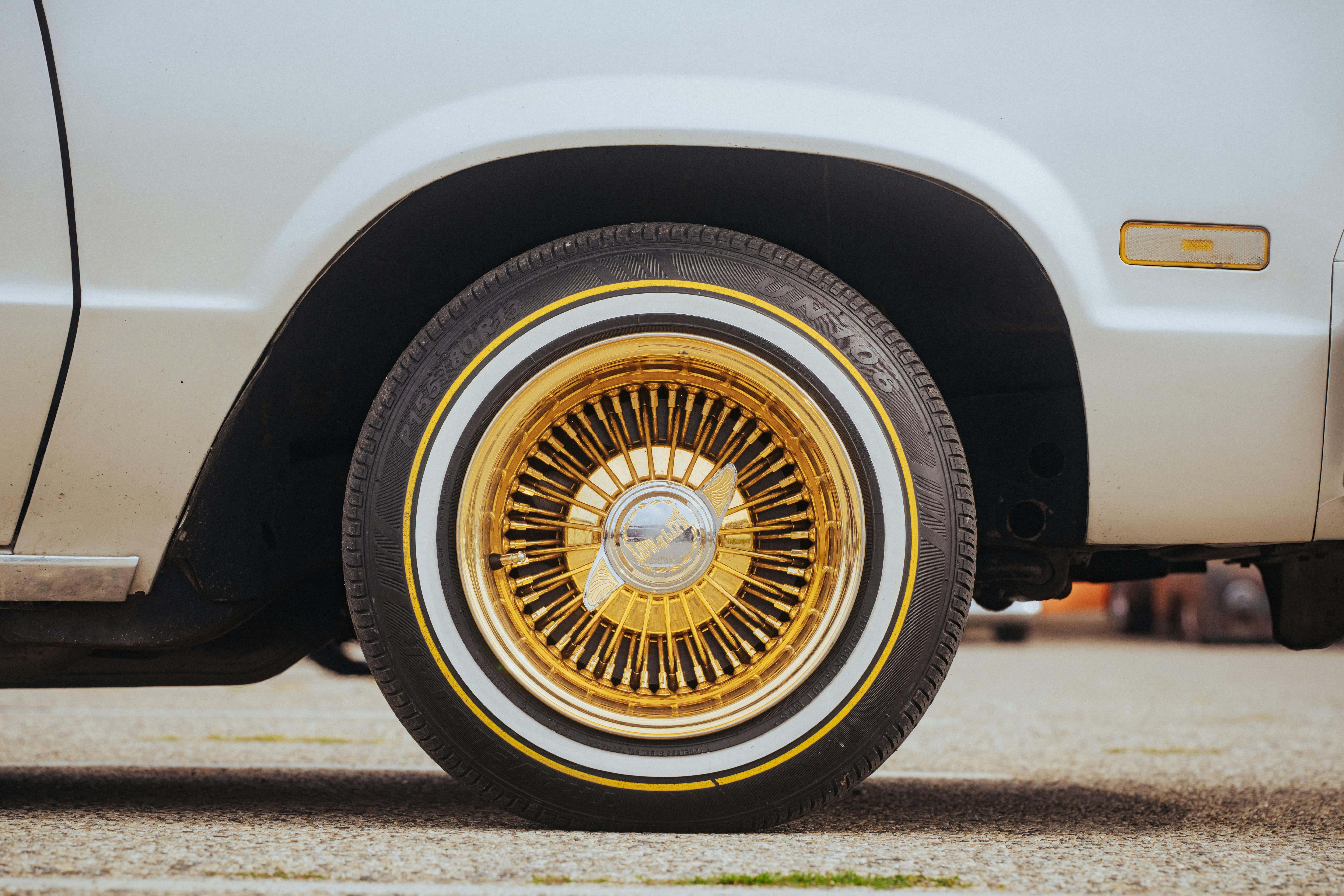 Gold Classic Wire Wheel Tire – Image 1