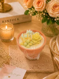 Assortment available – Golden Bloom Candle