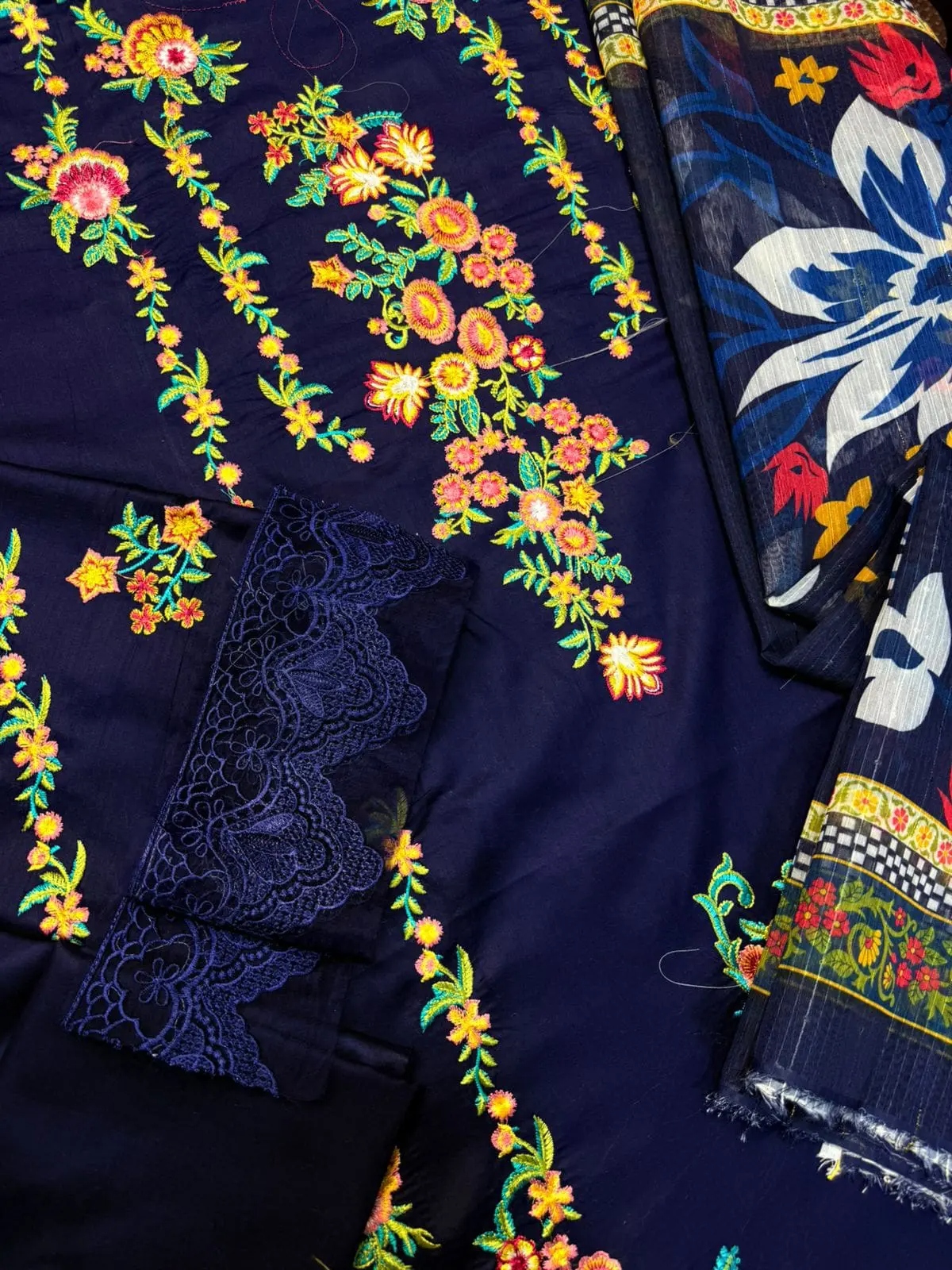 Aneelas 3 Piece Embroidered Lawn Suit – Image 5