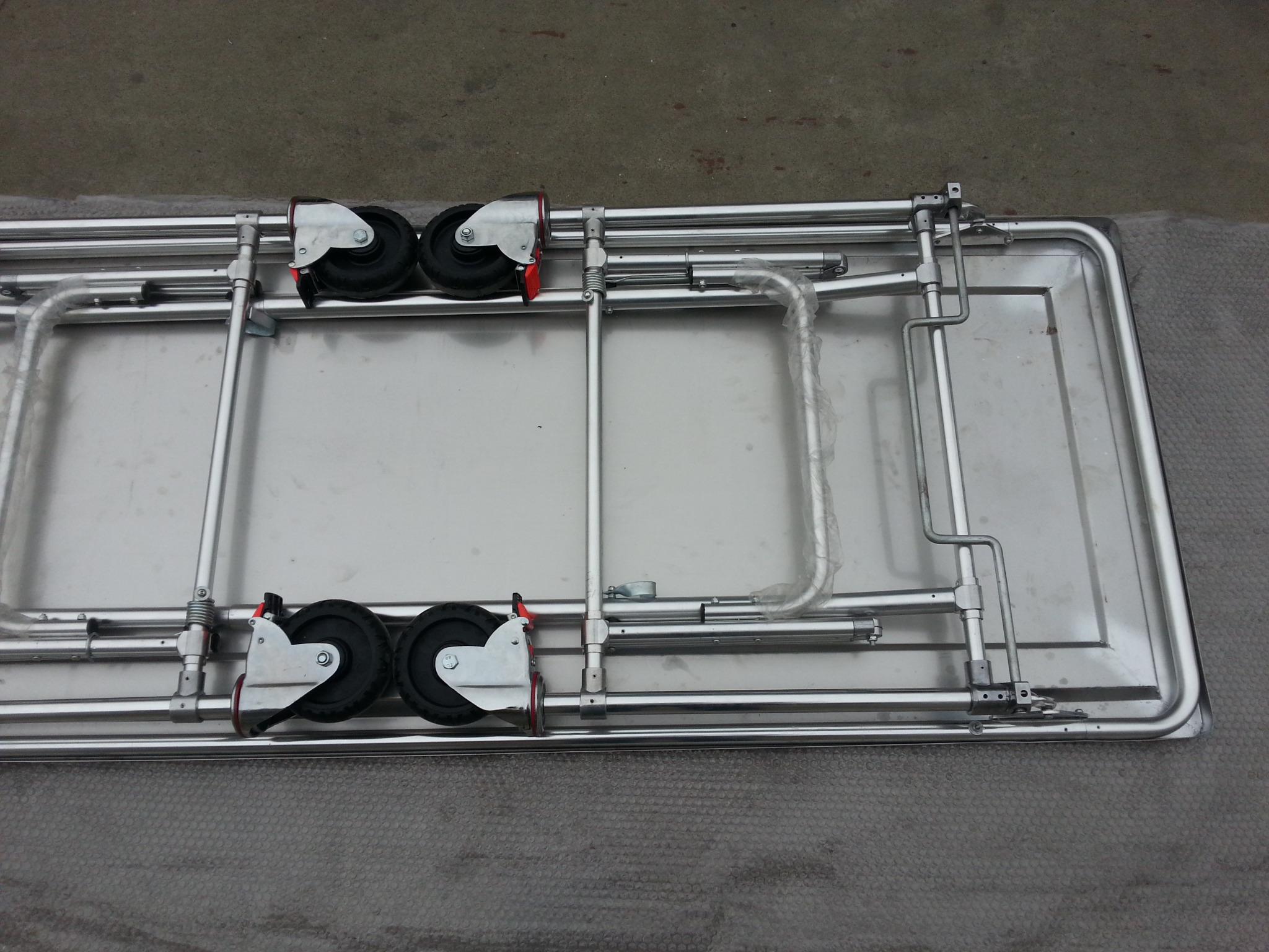 Folding and Height Adjustable Table – Image 2
