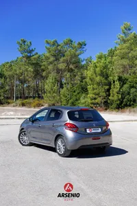Peugeot 208 1.5 BlueHDi Signature ||2019||120000km||Gasóleo||Manual||102CV||Em Stock – Image 9