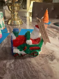 Santa’s Christmas Steam Sleigh Candle – Image 1