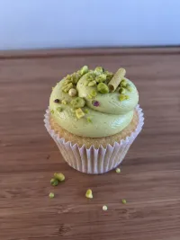  Pistachio Cupcakes – Image 1