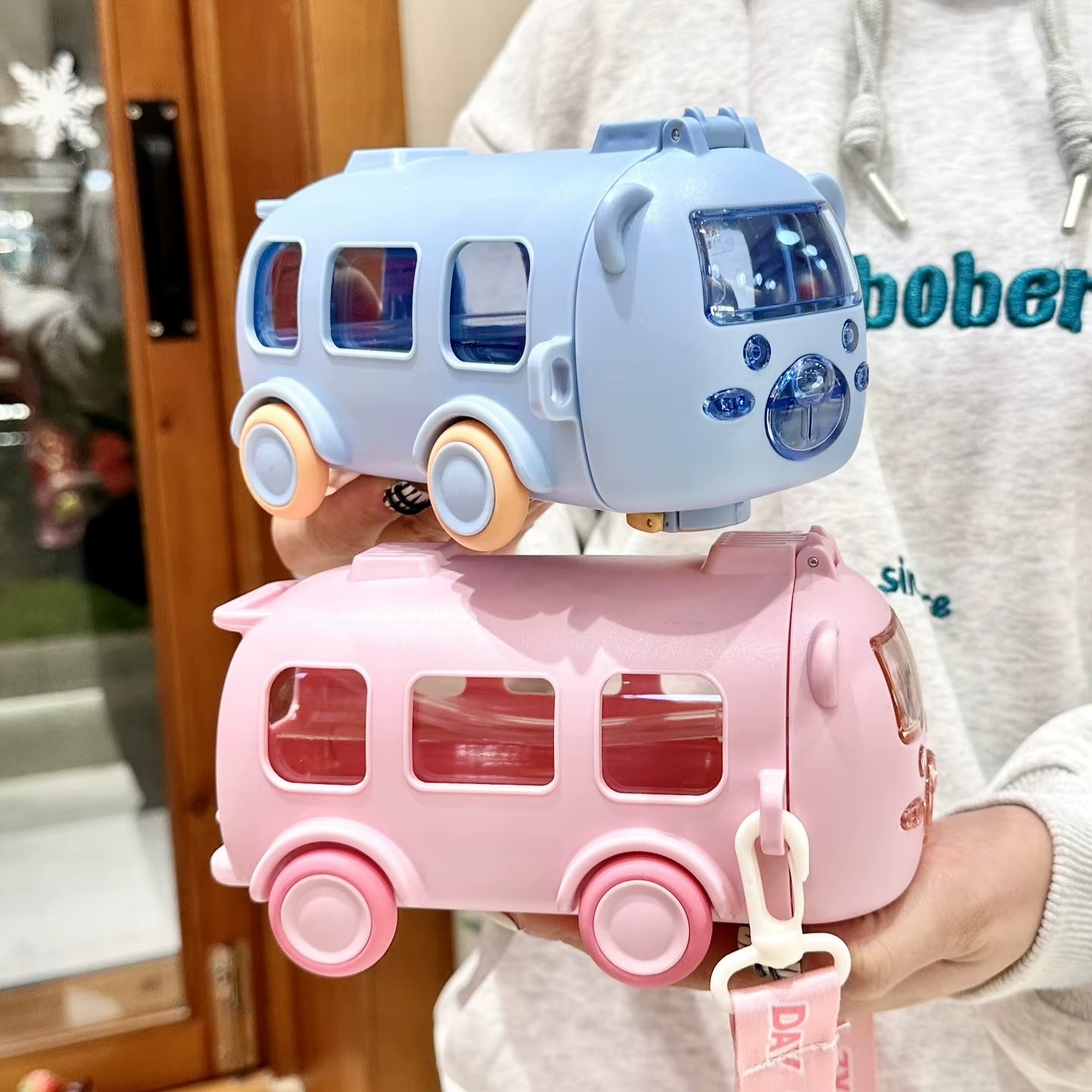 BOTELLA DE AGUA PARA NIÑOS EN FORMA DE AUTOBÚS BLANCO – Image 6