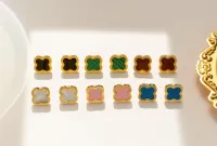 Clover Stud Earrings – Image 1