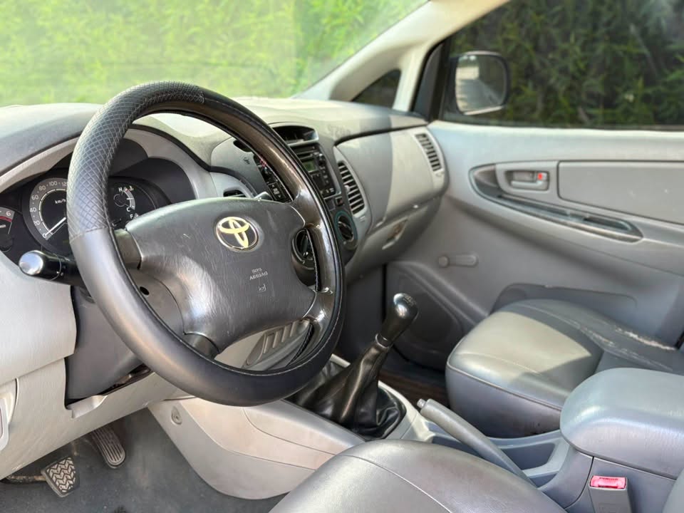 2011 Toyota Innova J – Image 5
