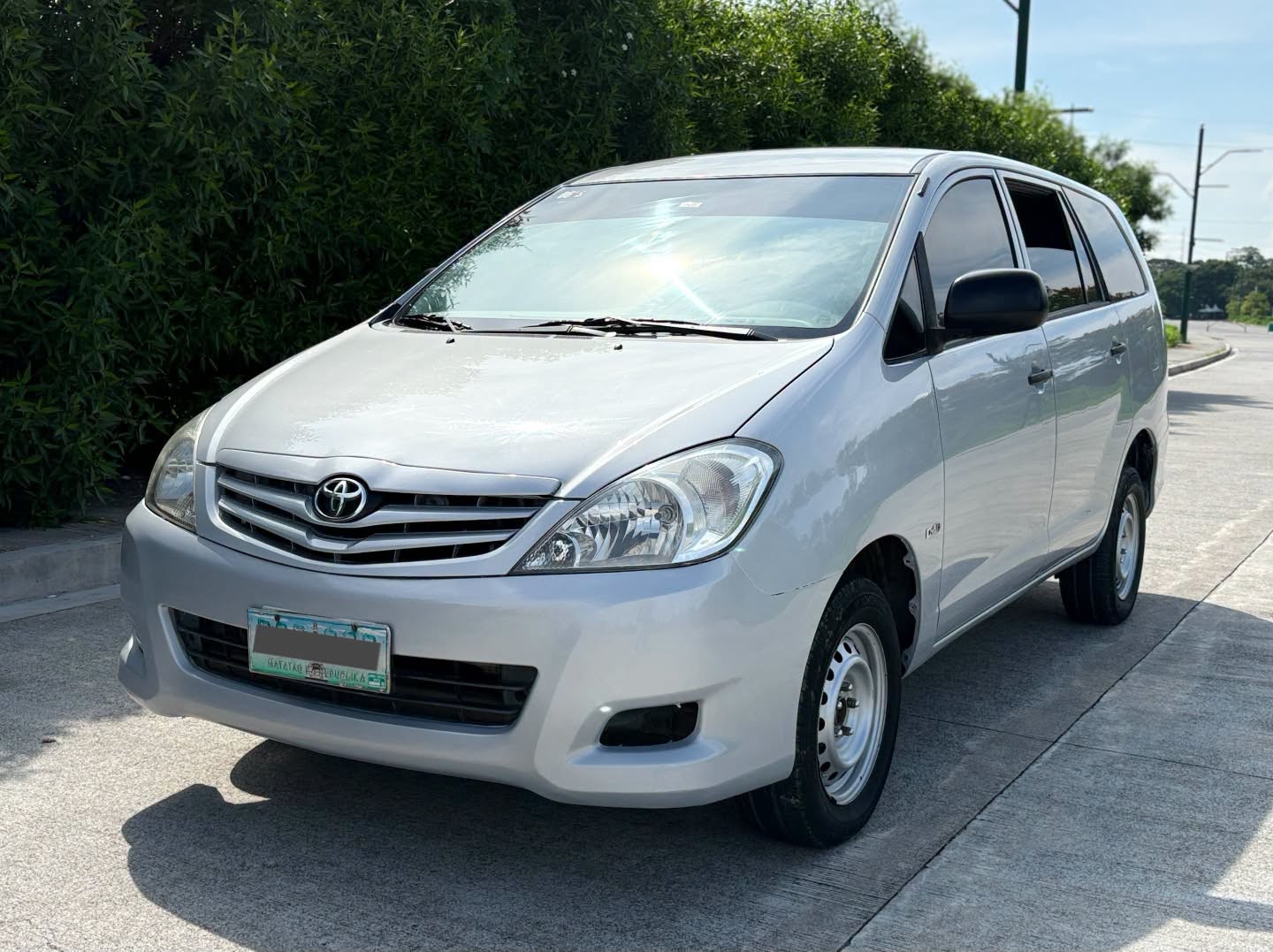 2011 Toyota Innova J – Image 2