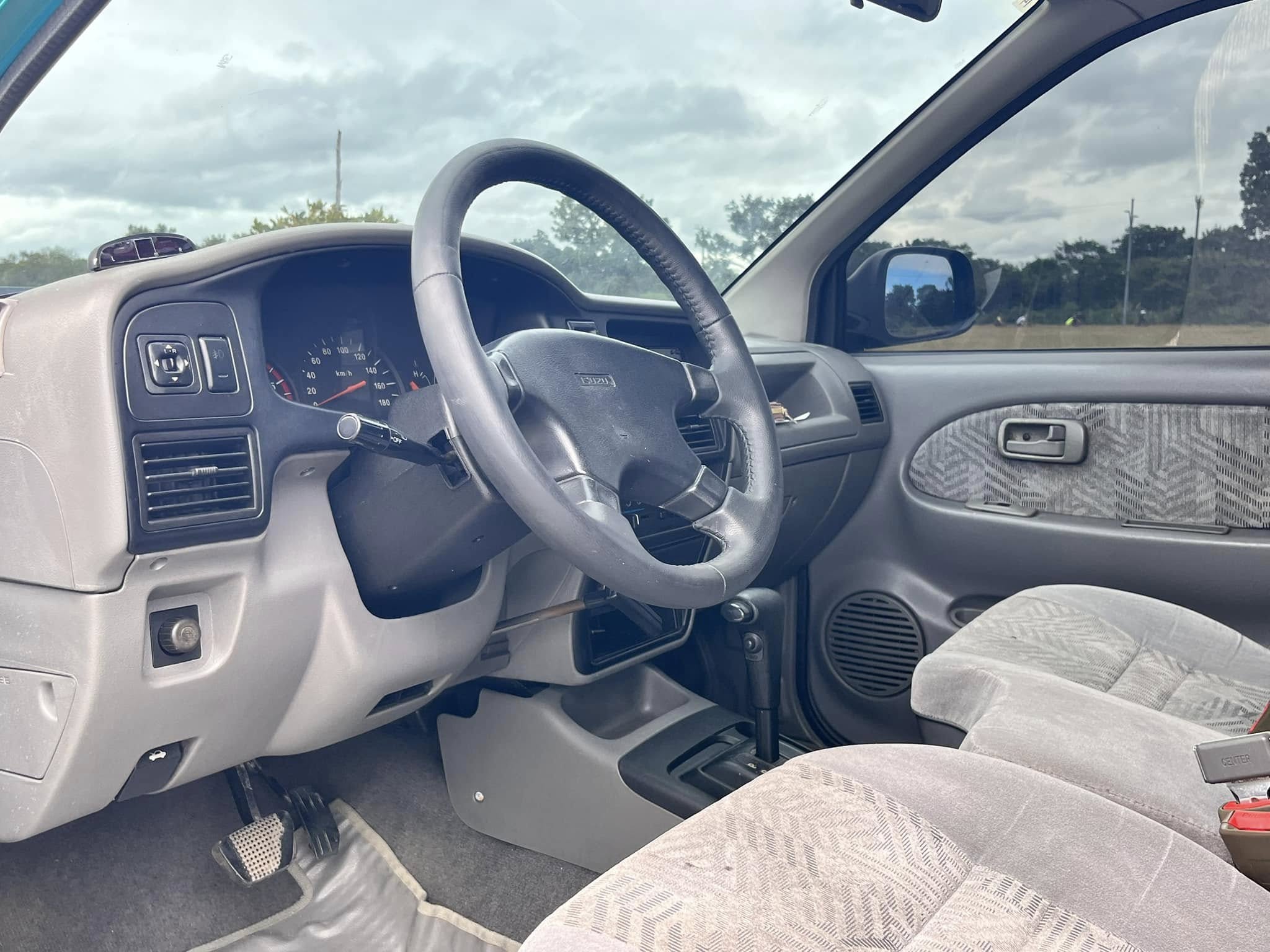 2001 Isuzu Hi-Lander – Image 7