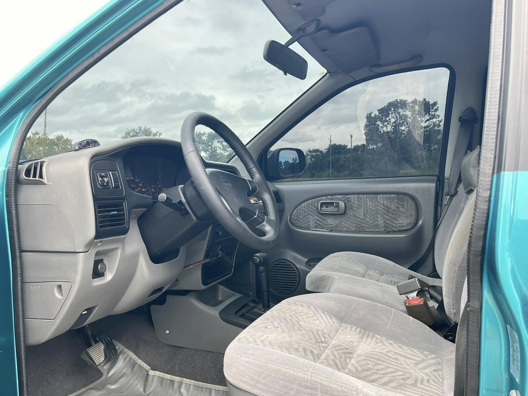 2001 Isuzu Hi-Lander – Image 8