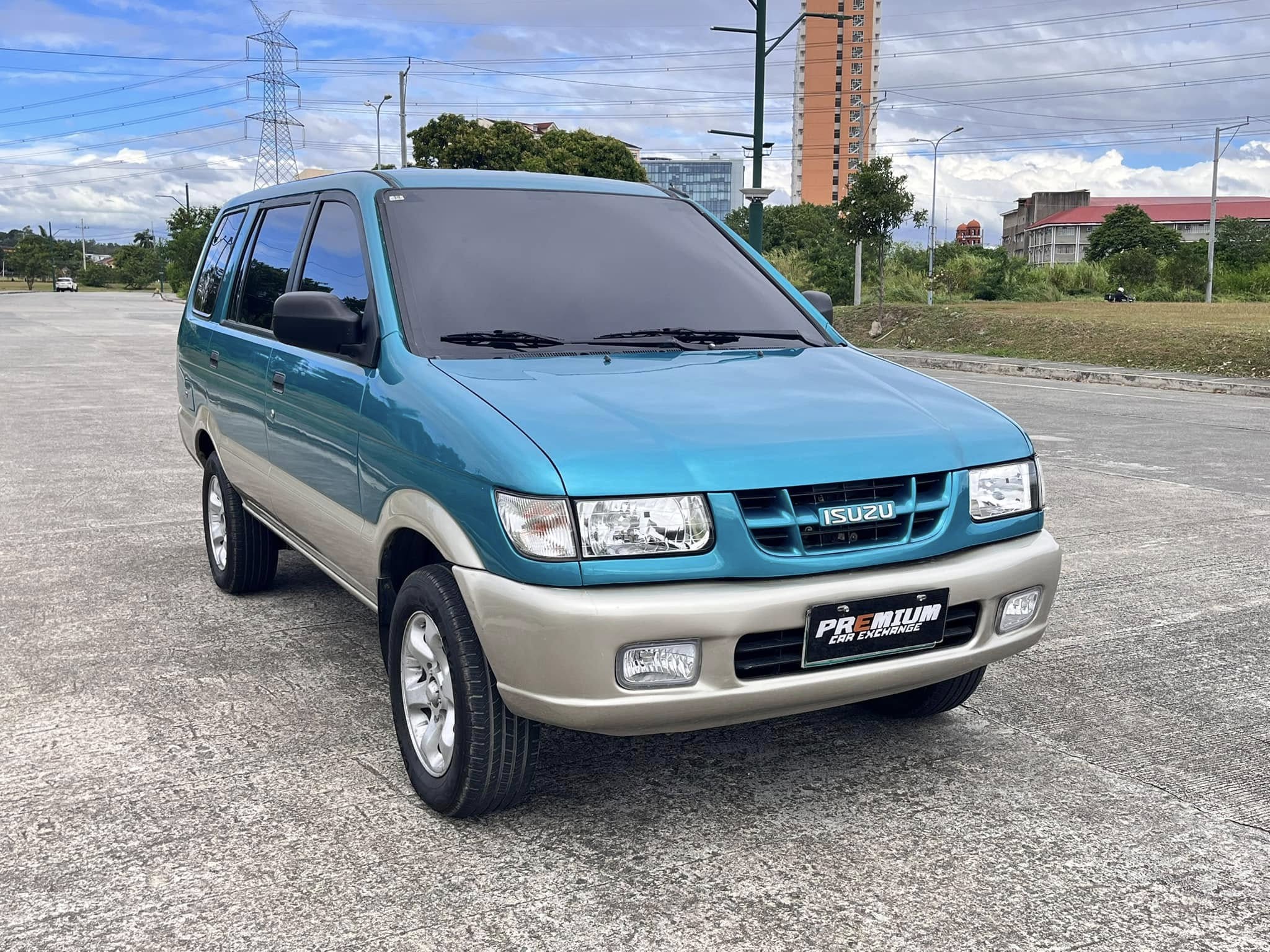 2001 Isuzu Hi-Lander – Image 2