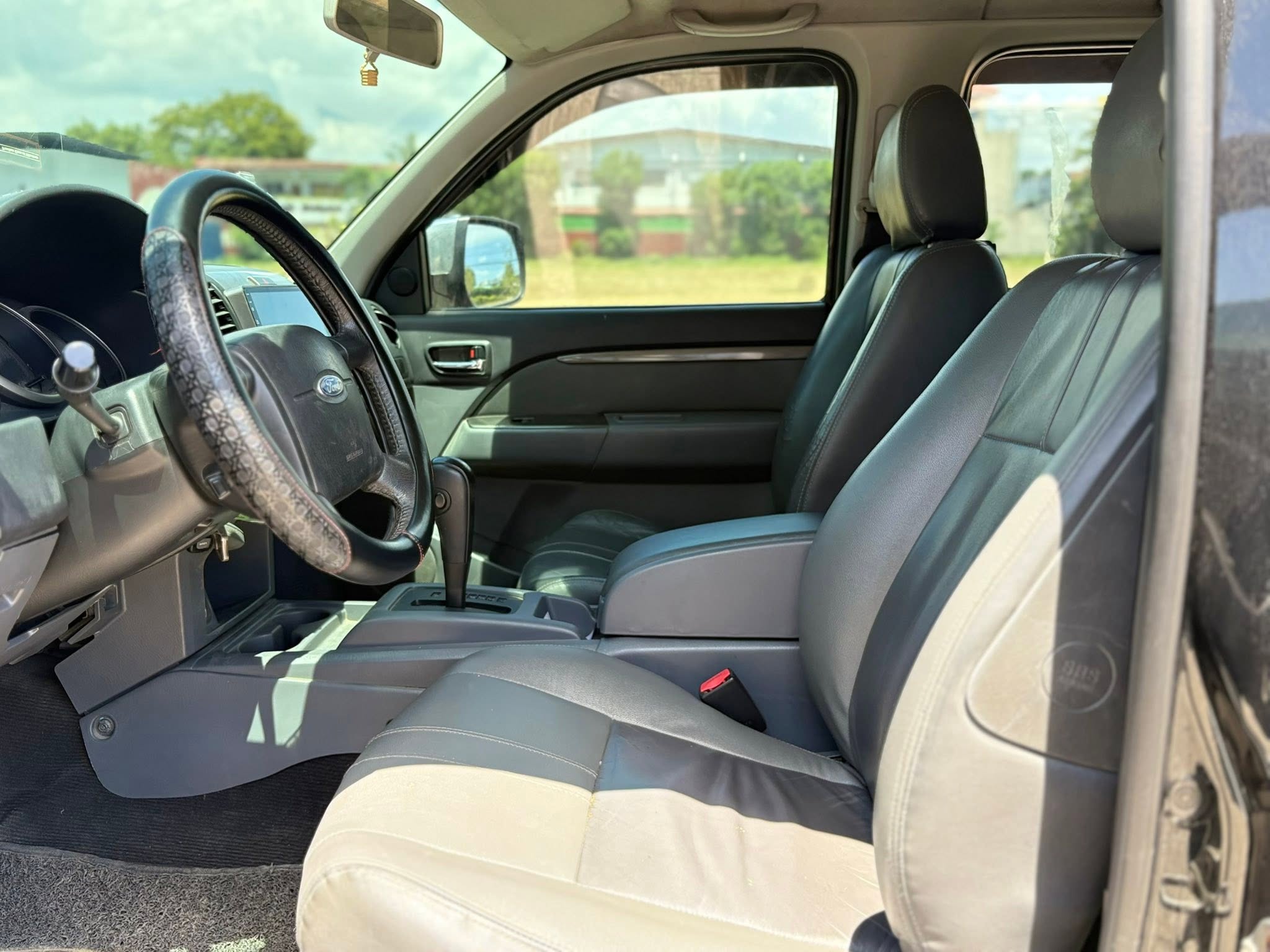 2014 Ford Everest Limited – Image 8