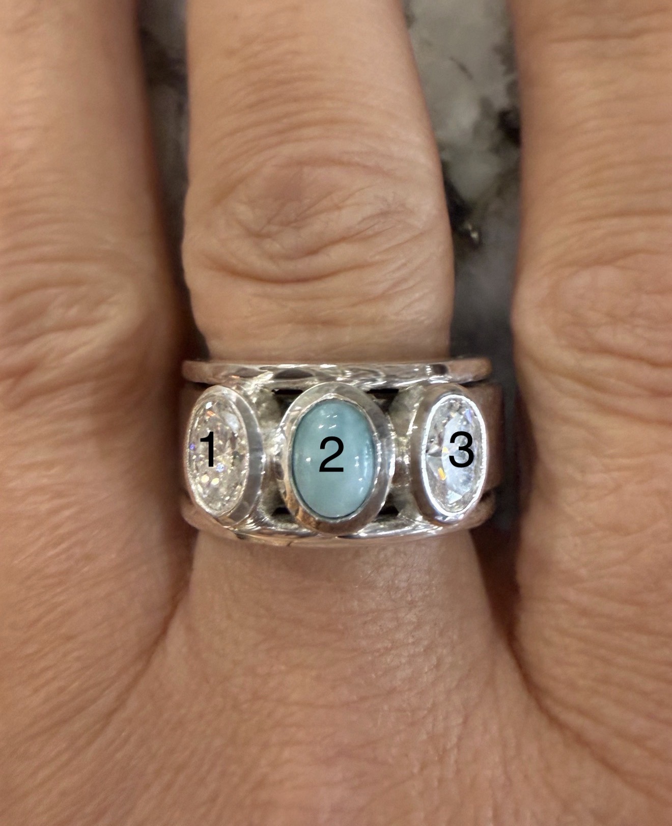 3 Stone Oval Smart Ring Jacket – Image 2