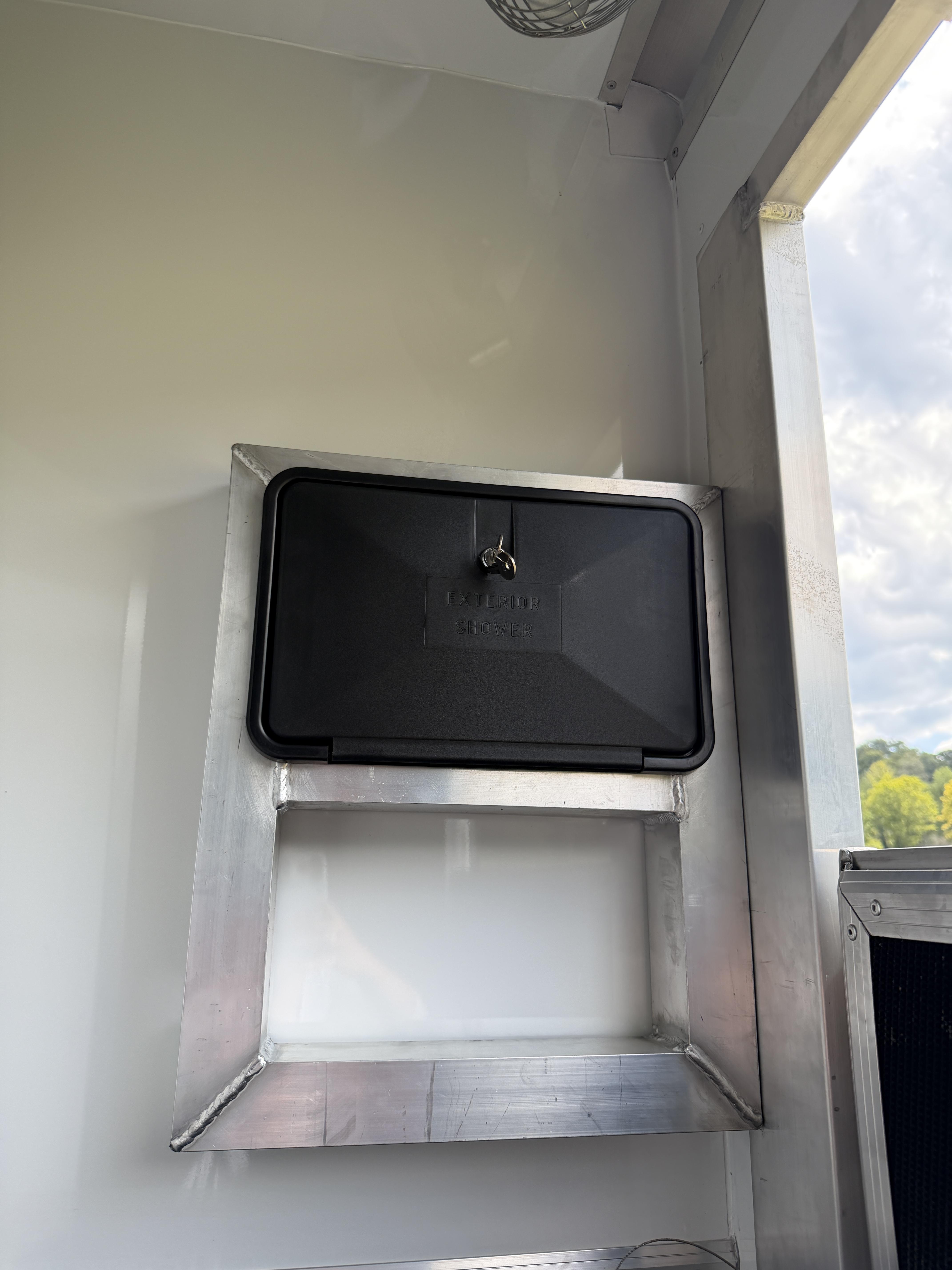 2027 Kieferbilt Genesis 2+1 – Image 22