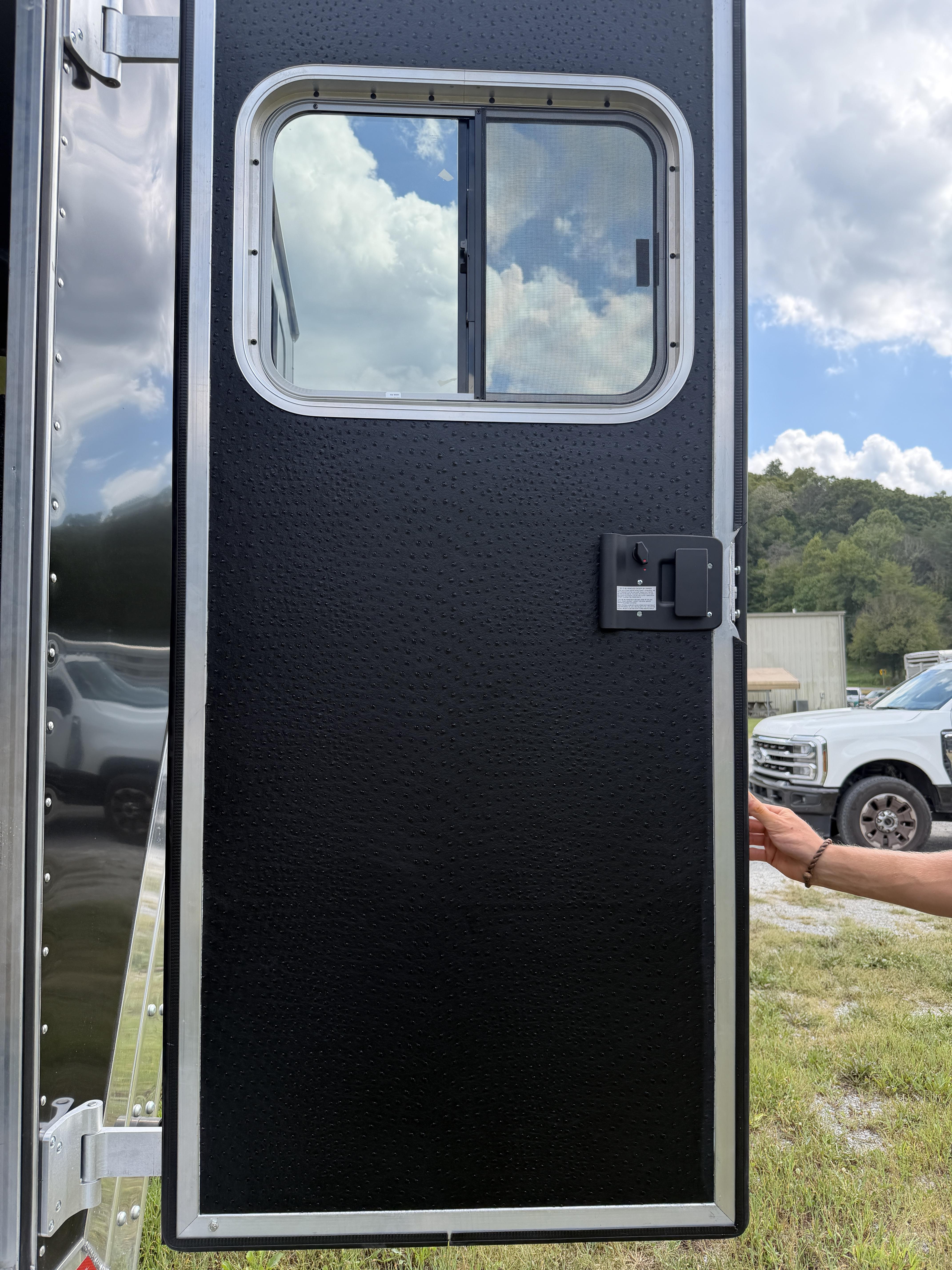 2027 Kieferbilt Genesis 2+1 – Image 2