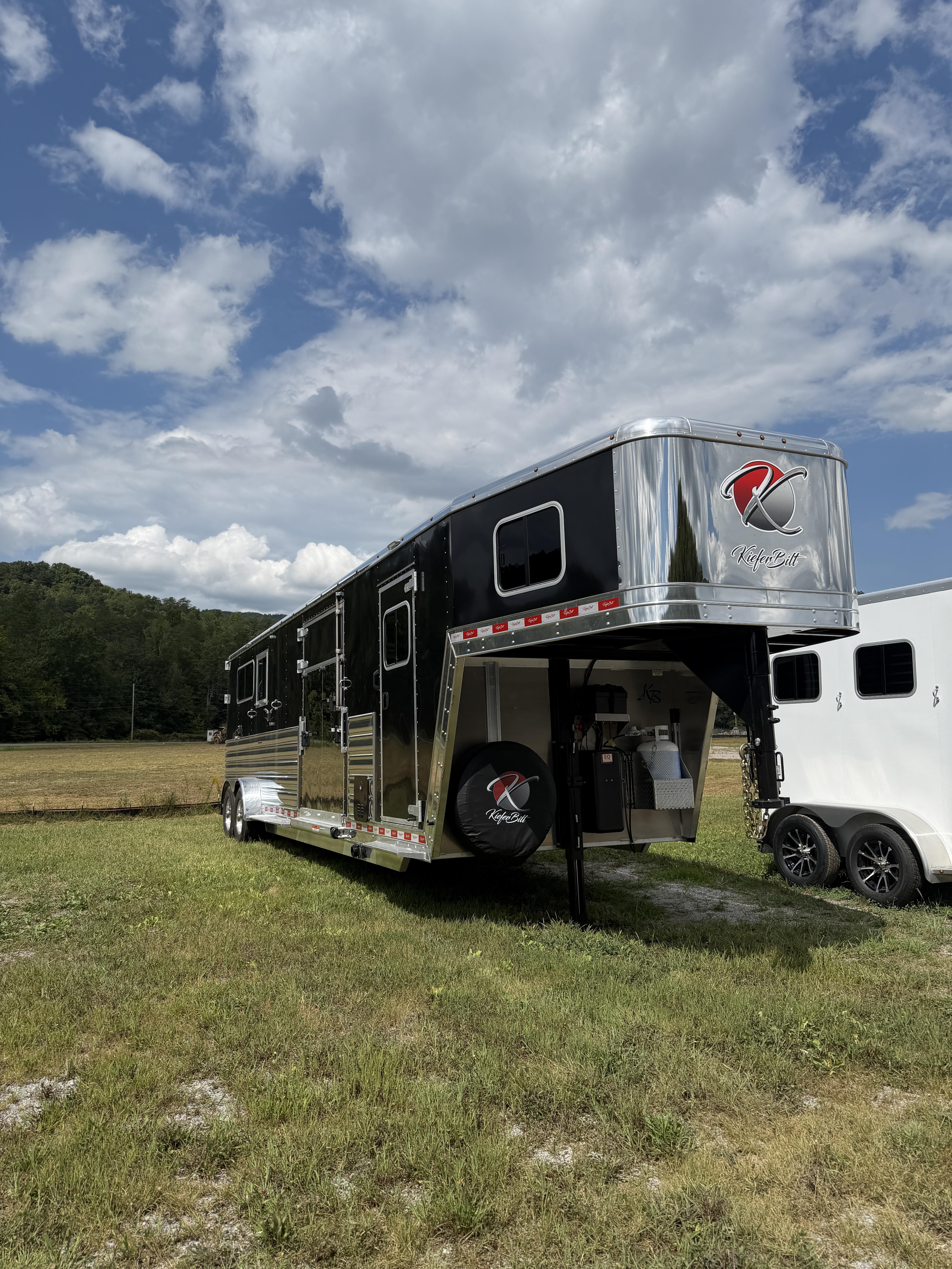 2027 Kieferbilt Genesis 2+1 – Image 1