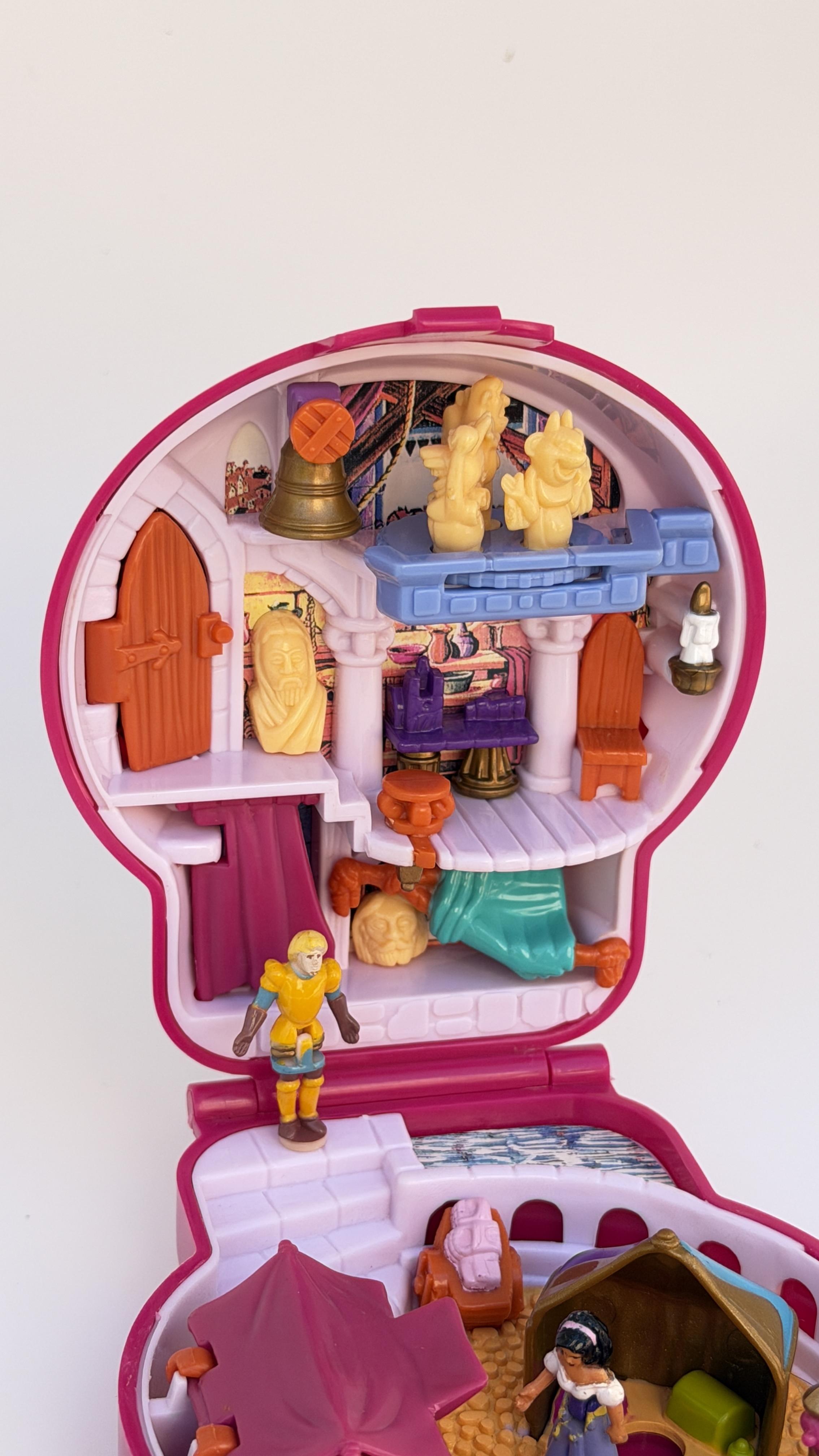1995 Bluebird Disney Hunchback of Notre Dame Polly Pocket Playset — Near Mint – Image 3
