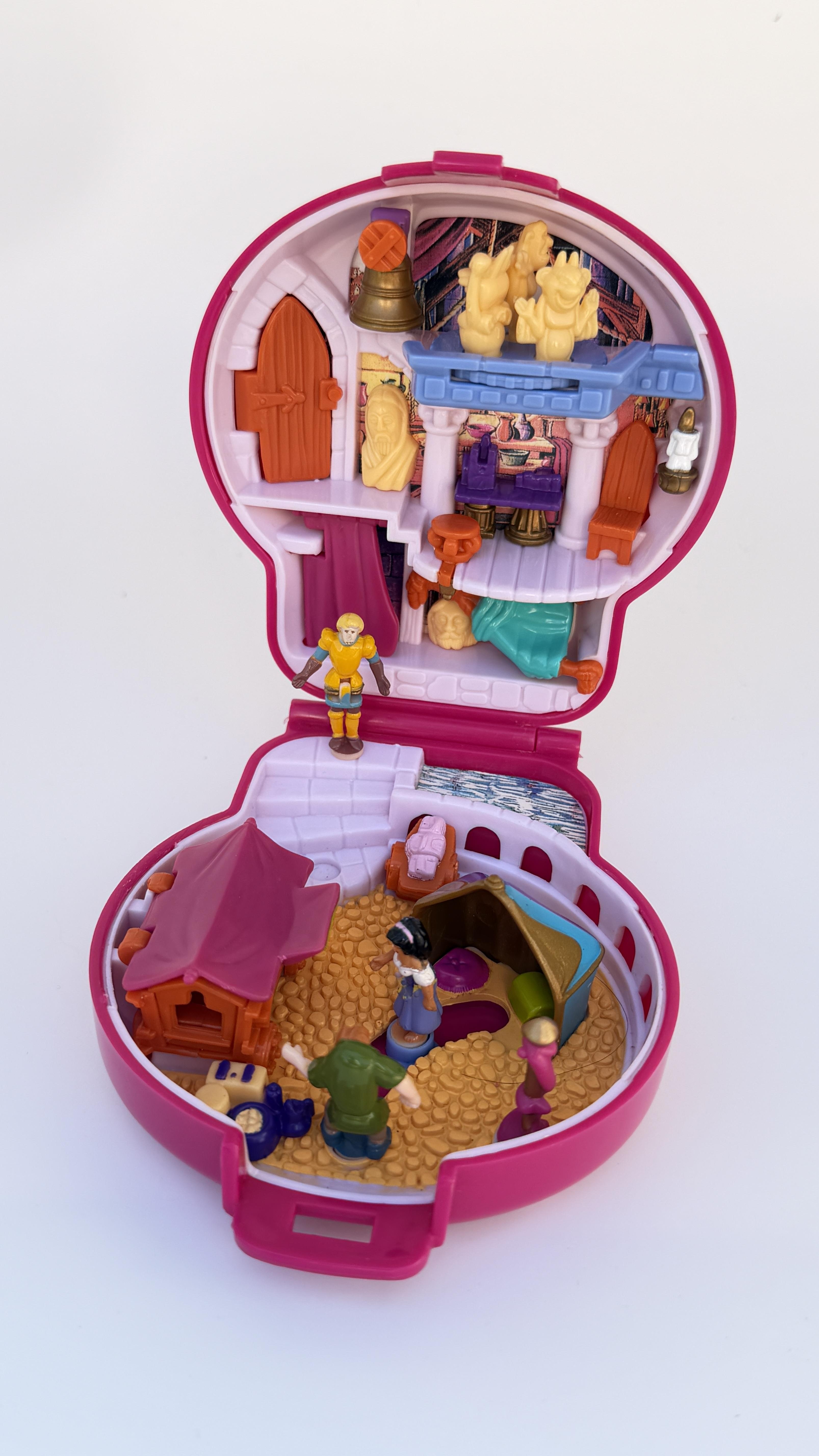 1995 Bluebird Disney Hunchback of Notre Dame Polly Pocket Playset — Near Mint – Image 5