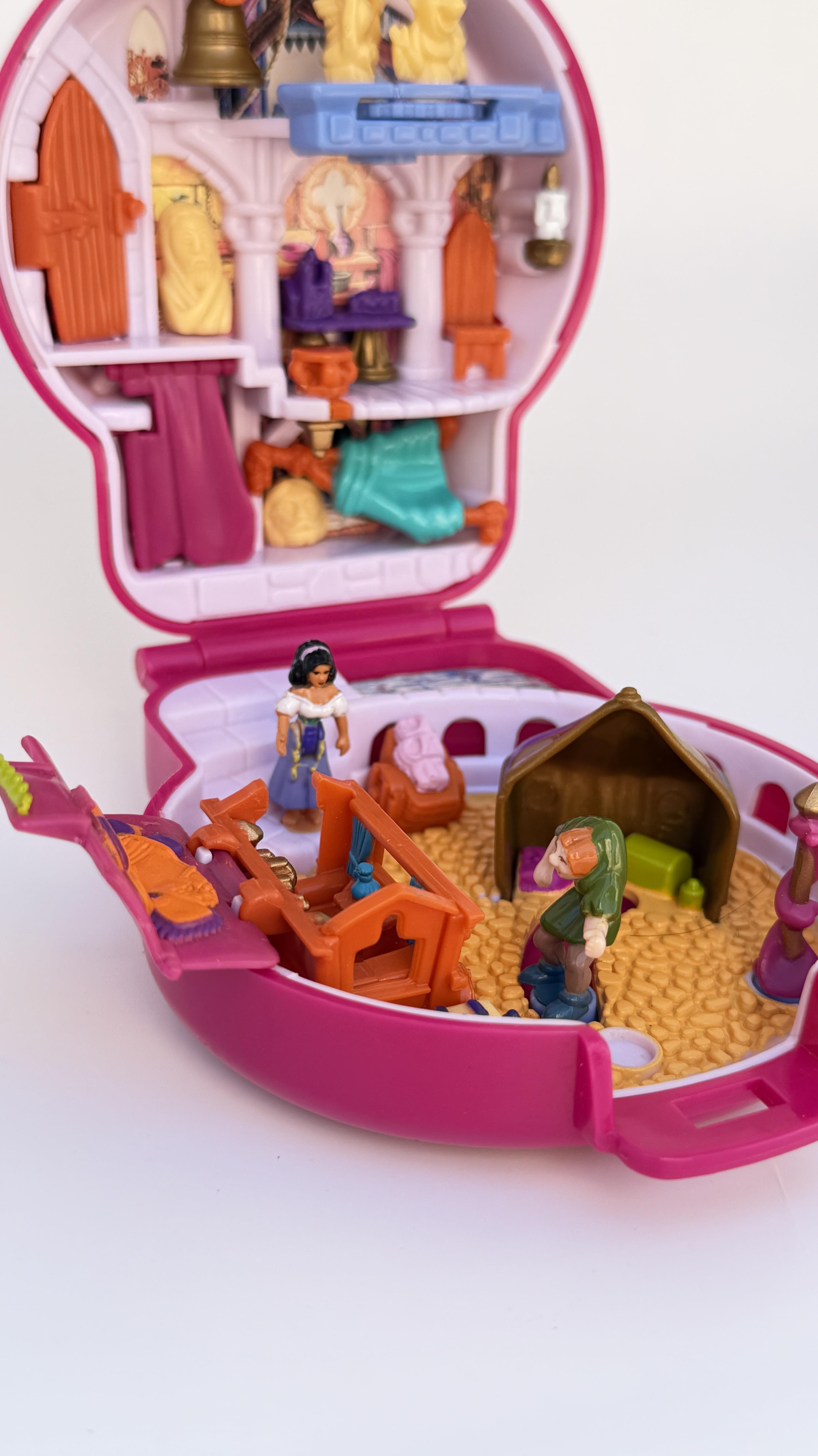 1995 Bluebird Disney Hunchback of Notre Dame Polly Pocket Playset — Near Mint – Image 4