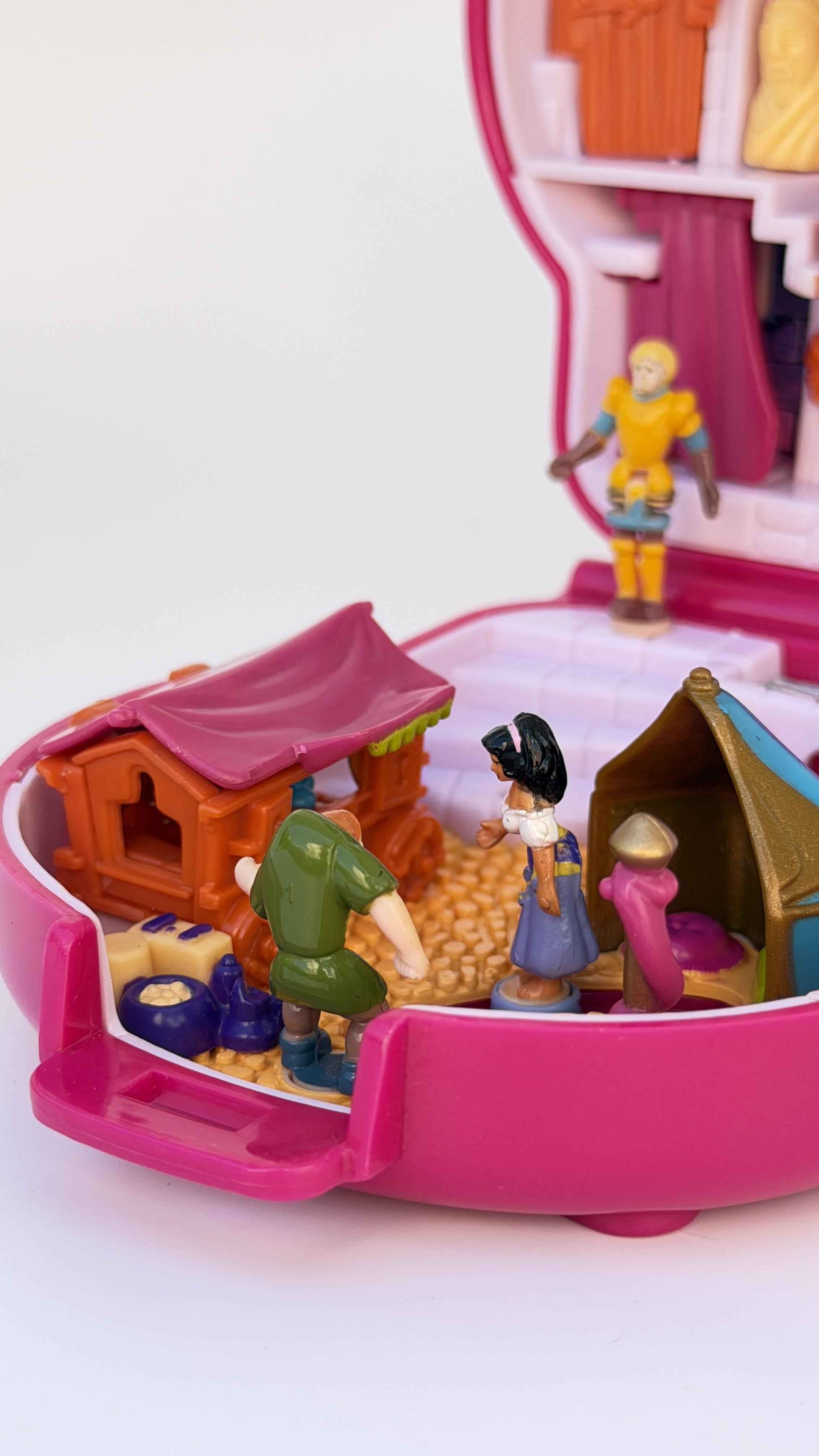 1995 Bluebird Disney Hunchback of Notre Dame Polly Pocket Playset — Near Mint – Image 2