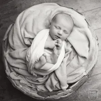 Newborn Photoshoot Experience Voucher £49.95 – Image 2