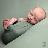Newborn Photoshoot Experience Voucher £49.95 – Image 1