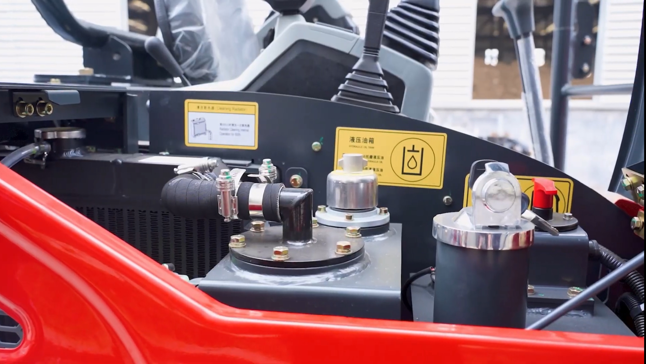 YOUTOP YT27 PRO EXCAVATOR WITH PISTON PUMP, LOAD SENSING VALVE, EXPANDING TRACKS – Image 6