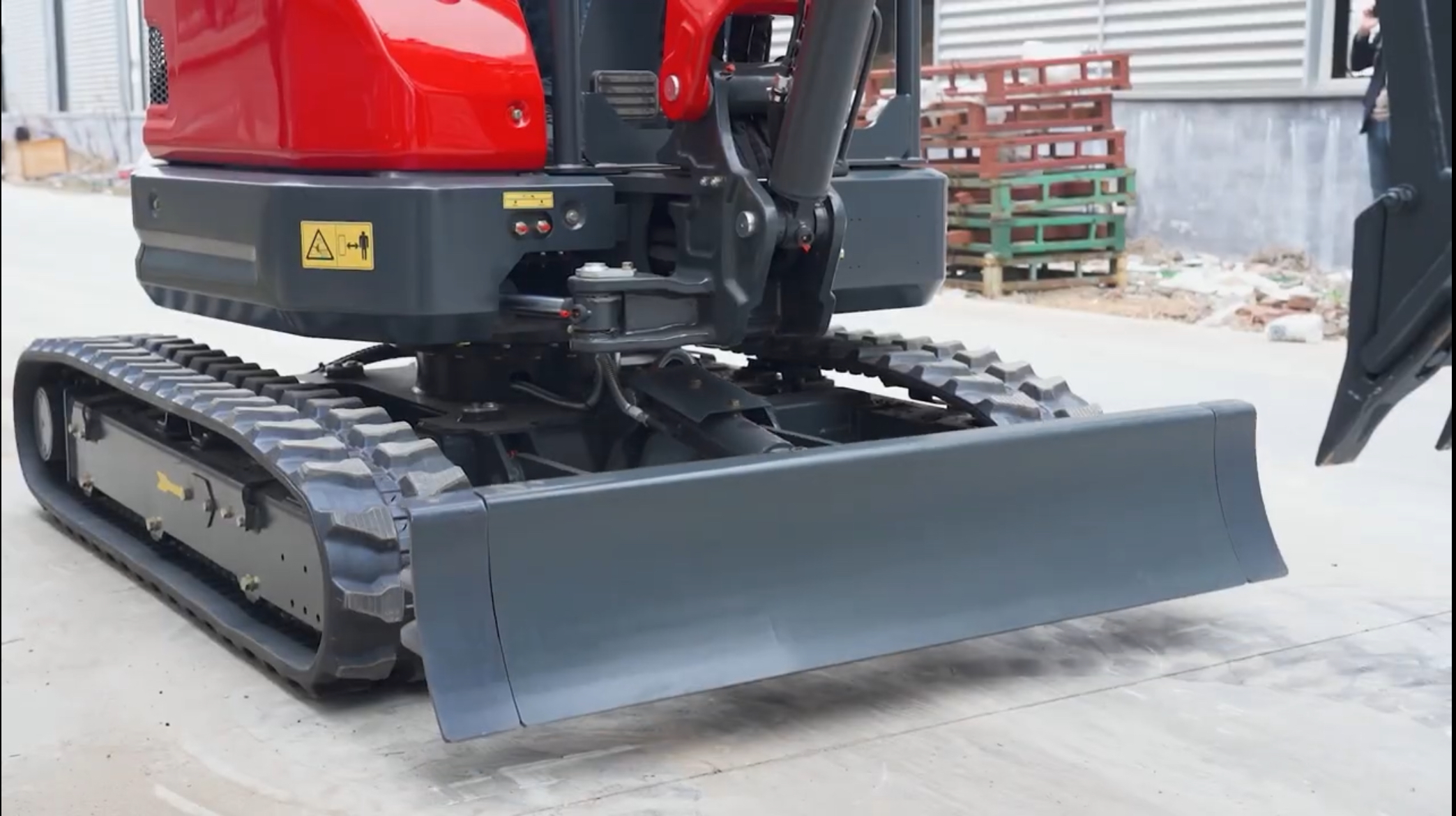 YOUTOP YT27 PRO EXCAVATOR WITH PISTON PUMP, LOAD SENSING VALVE, EXPANDING TRACKS – Image 4