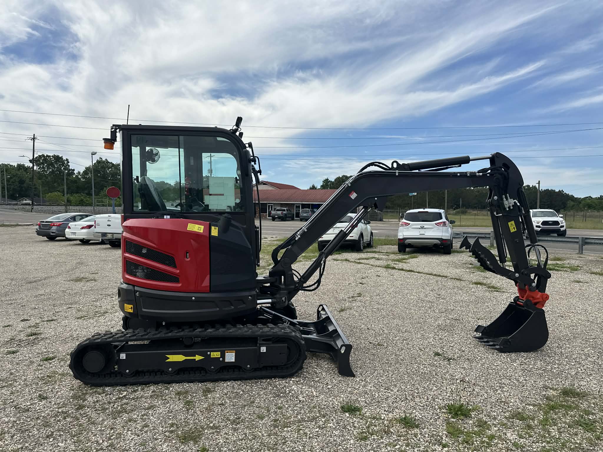 RHINOCEROS RH40 EXCAVATOR W/ KUBOTA D1703 DIESEL ENGINE – Image 2